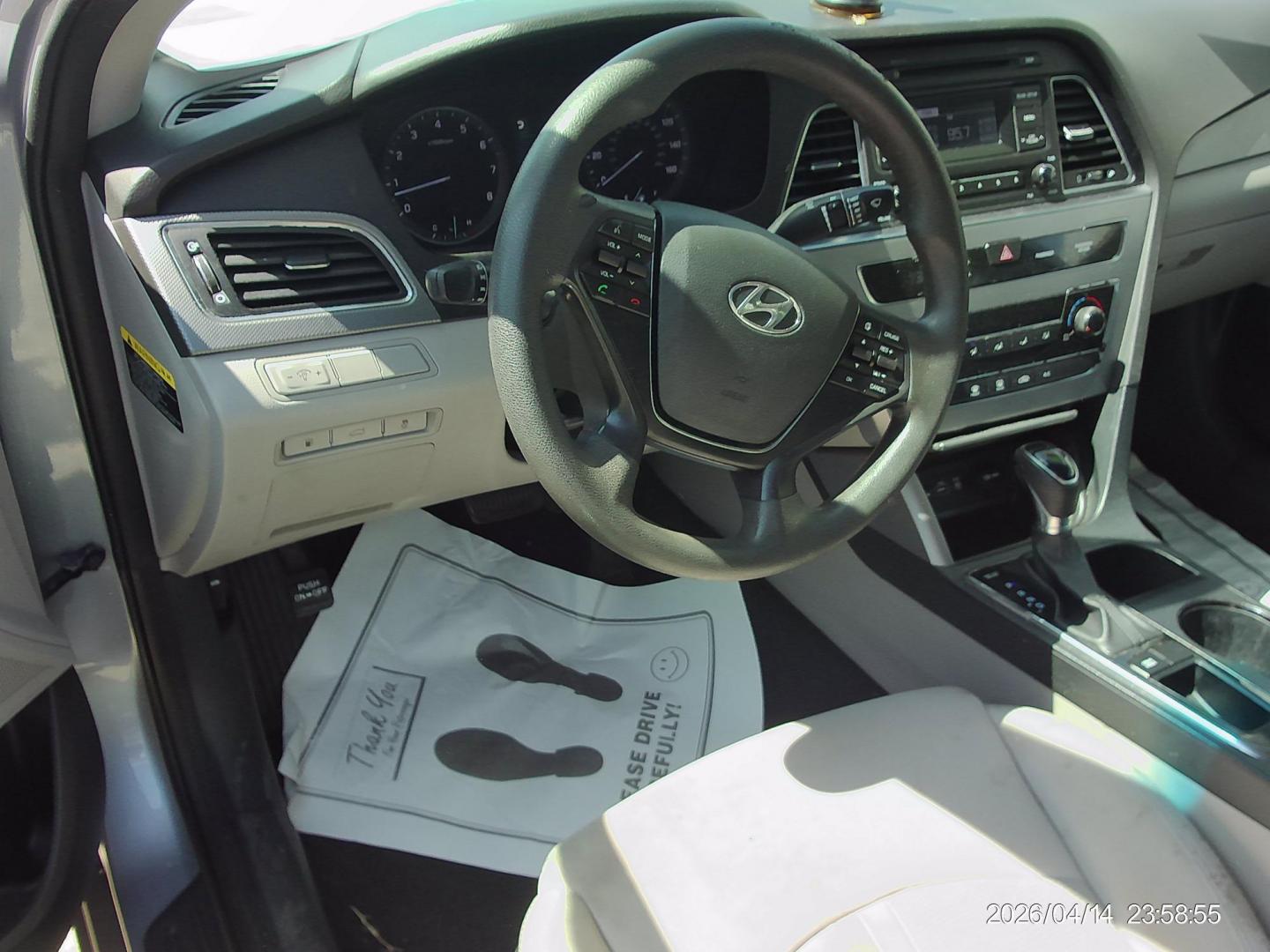 2017 Silver Hyundai Sonata SE (5NPE24AF4HH) with an 2.4L L4 DOHC 16V engine, 7A transmission, located at 2553 Airline Blvd, Portsmouth, VA, 23701, (757) 488-8331, 36.813889, -76.357597 - ***VEHICLE TERMS*** Down Payment: $799 Weekly Payment: $100 APR: 23.9% Repayment Terms: 42 Months *** CALL ELIZABETH SMITH - DIRECTOR OF MARKETING @ 757-488-8331 TO SCHEDULE YOUR APPOINTMENT TODAY AND GET PRE-APPROVED RIGHT OVER THE PHONE*** - Photo#9