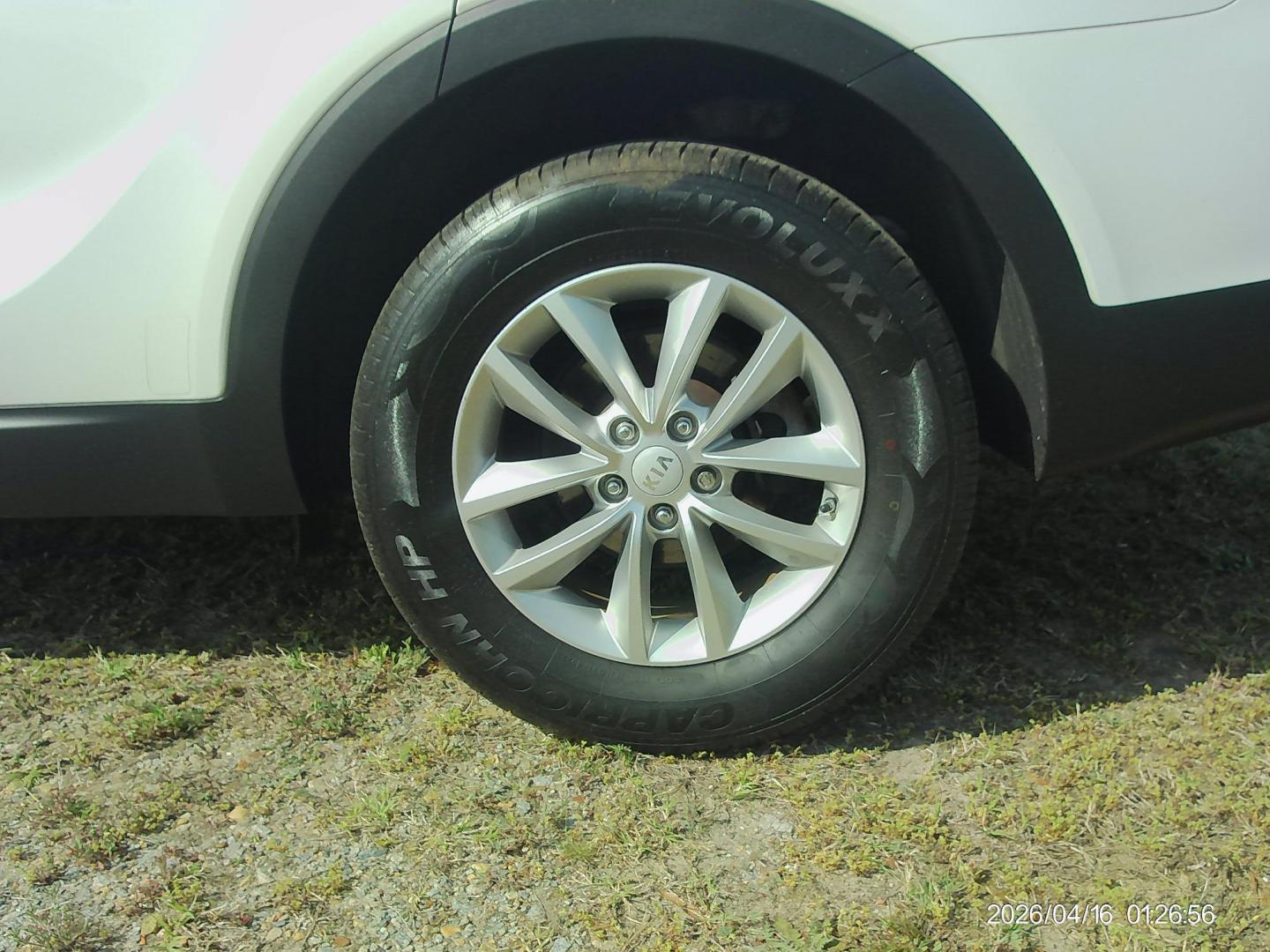 2017 Kia Sorento LX AWD (5XYPGDA30HG) with an 2.4L L4 DOHC 16V engine, 6A transmission, located at 2553 Airline Blvd, Portsmouth, VA, 23701, (757) 488-8331, 36.813889, -76.357597 - ***VEHICLE TERMS*** Down Payment: $1499 Weekly Payment: $120 APR: 23.9% Repayment Terms: 42 Months *** CALL ELIZABETH SMITH - DIRECTOR OF MARKETING @ 757-488-8331 TO SCHEDULE YOUR APPOINTMENT TODAY AND GET PRE-APPROVED RIGHT OVER THE PHONE*** - Photo#4