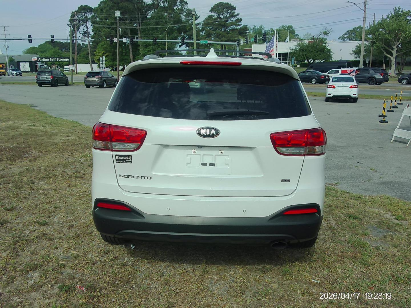 2017 Kia Sorento LX AWD (5XYPGDA30HG) with an 2.4L L4 DOHC 16V engine, 6A transmission, located at 2553 Airline Blvd, Portsmouth, VA, 23701, (757) 488-8331, 36.813889, -76.357597 - ***VEHICLE TERMS*** Down Payment: $999 Weekly Payment: $120 APR: 23.9% Repayment Terms: 42 Months *** CALL ELIZABETH SMITH - DIRECTOR OF MARKETING @ 757-488-8331 TO SCHEDULE YOUR APPOINTMENT TODAY AND GET PRE-APPROVED RIGHT OVER THE PHONE*** - Photo#6