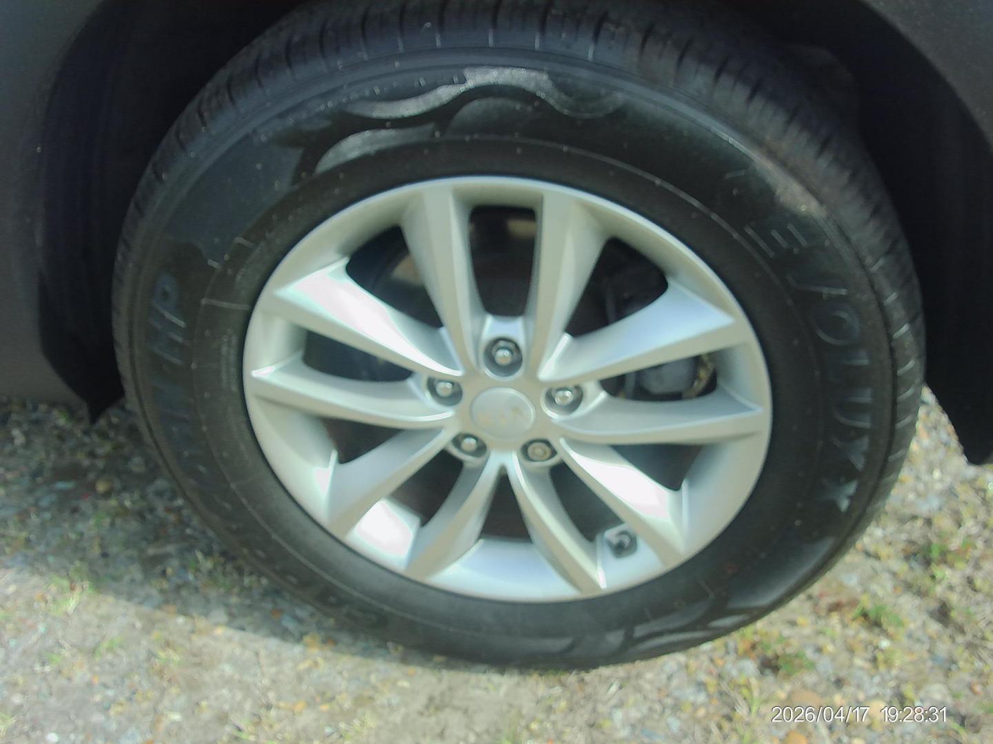 2017 Kia Sorento LX AWD (5XYPGDA30HG) with an 2.4L L4 DOHC 16V engine, 6A transmission, located at 2553 Airline Blvd, Portsmouth, VA, 23701, (757) 488-8331, 36.813889, -76.357597 - ***VEHICLE TERMS*** Down Payment: $999 Weekly Payment: $120 APR: 23.9% Repayment Terms: 42 Months *** CALL ELIZABETH SMITH - DIRECTOR OF MARKETING @ 757-488-8331 TO SCHEDULE YOUR APPOINTMENT TODAY AND GET PRE-APPROVED RIGHT OVER THE PHONE*** - Photo#8