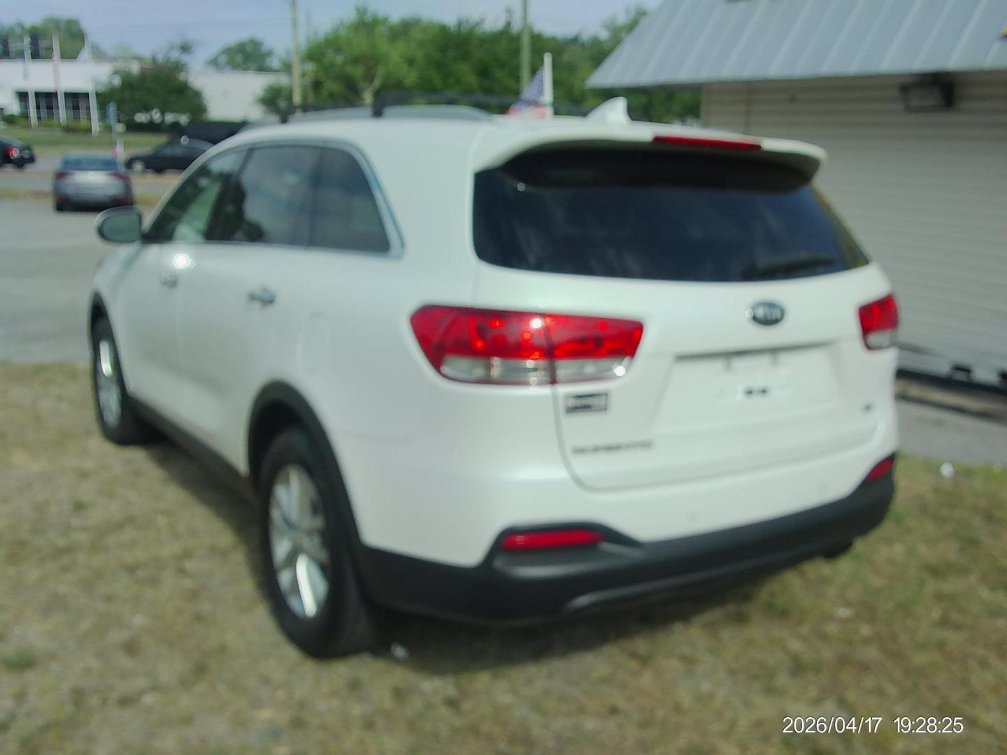 2017 Kia Sorento LX AWD (5XYPGDA30HG) with an 2.4L L4 DOHC 16V engine, 6A transmission, located at 2553 Airline Blvd, Portsmouth, VA, 23701, (757) 488-8331, 36.813889, -76.357597 - ***VEHICLE TERMS*** Down Payment: $999 Weekly Payment: $120 APR: 23.9% Repayment Terms: 42 Months *** CALL ELIZABETH SMITH - DIRECTOR OF MARKETING @ 757-488-8331 TO SCHEDULE YOUR APPOINTMENT TODAY AND GET PRE-APPROVED RIGHT OVER THE PHONE*** - Photo#7