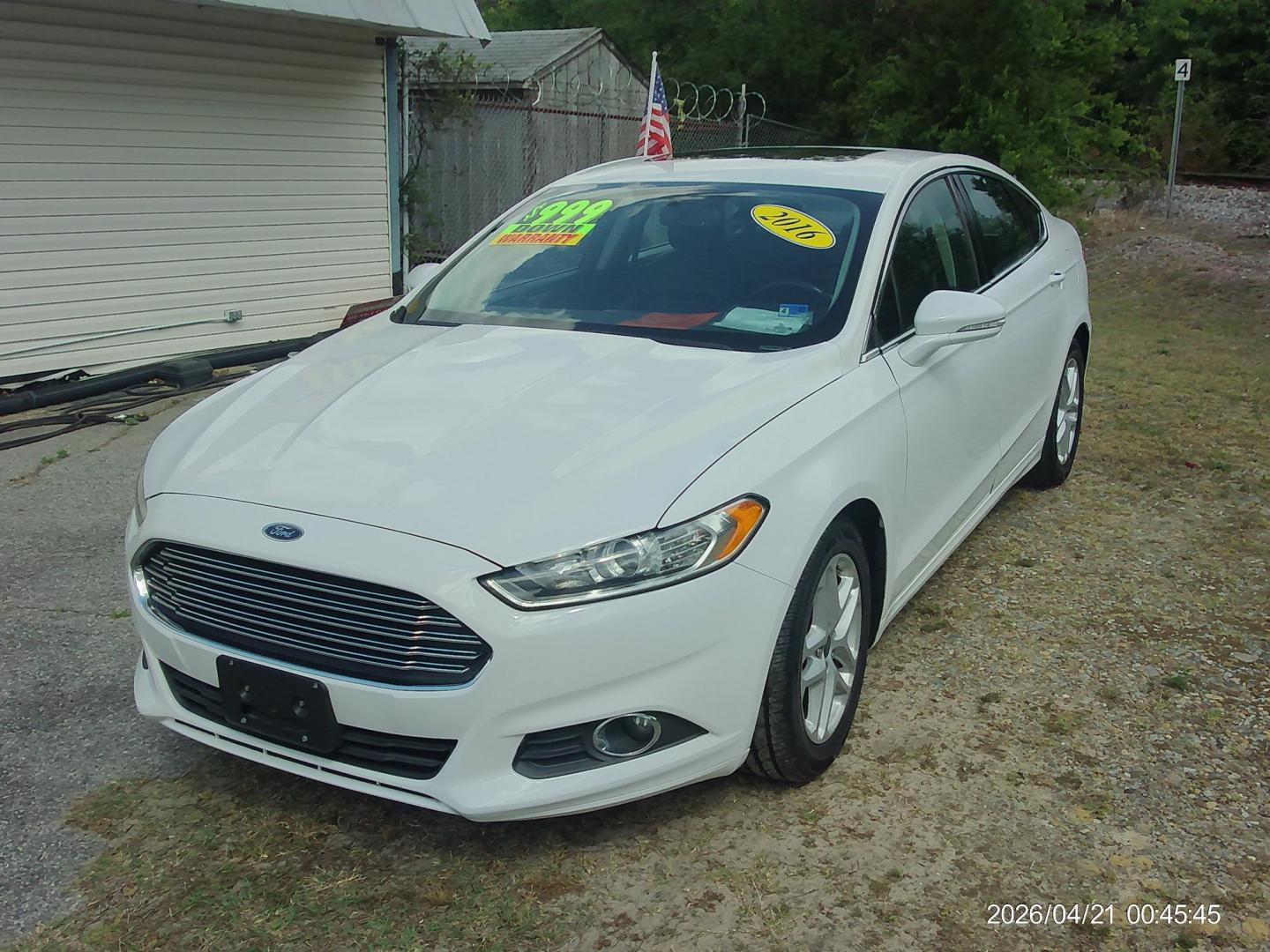 2016 White Ford Fusion SE (1FA6P0HD4G5) with an 1.5L L4 DOHC 16V engine, 6-Speed Automatic transmission, located at 2553 Airline Blvd, Portsmouth, VA, 23701, (757) 488-8331, 36.813889, -76.357597 - ***VEHICLE TERMS*** Down Payment: $999 Weekly Payment: $115 APR: 23.9% Repayment Terms: 42 Months *** CALL ELIZABETH SMITH - DIRECTOR OF MARKETING @ 757-488-8331 TO SCHEDULE YOUR APPOINTMENT TODAY AND GET PRE-APPROVED RIGHT OVER THE PHONE*** - Photo#1