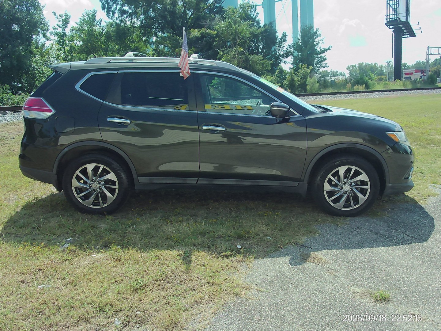 2015 Green Nissan Rogue S AWD (5N1AT2MV1FC) with an 2.5L L4 DOHC 16V engine, Continuously Variable Transmission transmission, located at 2553 Airline Blvd, Portsmouth, VA, 23701, (757) 488-8331, 36.813889, -76.357597 - ***VEHICLE TERMS*** Down Payment: $999 Weekly Payment: $115 APR: 23.9% Repayment Terms: 42 Months *** CALL ELIZABETH SMITH - DIRECTOR OF MARKETING @ 757-488-8331 TO SCHEDULE YOUR APPOINTMENT TODAY AND GET PRE-APPROVED RIGHT OVER THE PHONE***- Photo#4