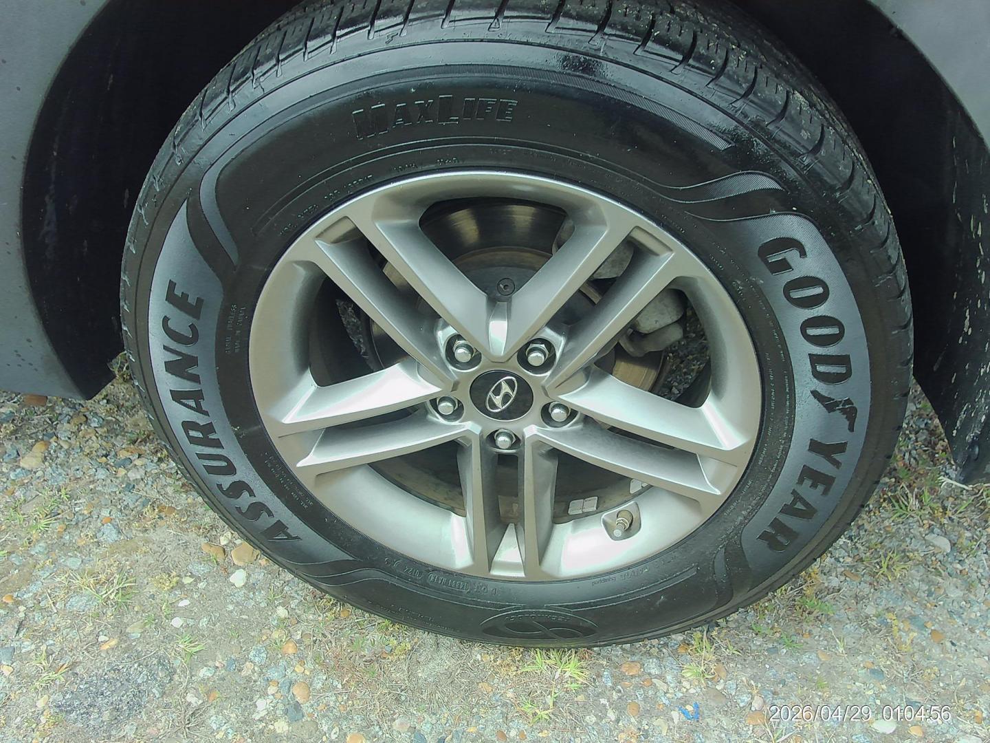 2017 Hyundai Santa Fe Sport 2.4 AWD (5XYZUDLB2HG) with an 2.4L L4 DOHC 16V engine, 6A transmission, located at 2553 Airline Blvd, Portsmouth, VA, 23701, (757) 488-8331, 36.813889, -76.357597 - ***VEHICLE TERMS*** Down Payment: $1499 Weekly Payment: $120 APR: 23.9% Repayment Terms: 42 Months *** CALL ELIZABETH SMITH - DIRECTOR OF MARKETING @ 757-488-8331 TO SCHEDULE YOUR APPOINTMENT TODAY AND GET PRE-APPROVED RIGHT OVER THE PHONE*** - Photo#8