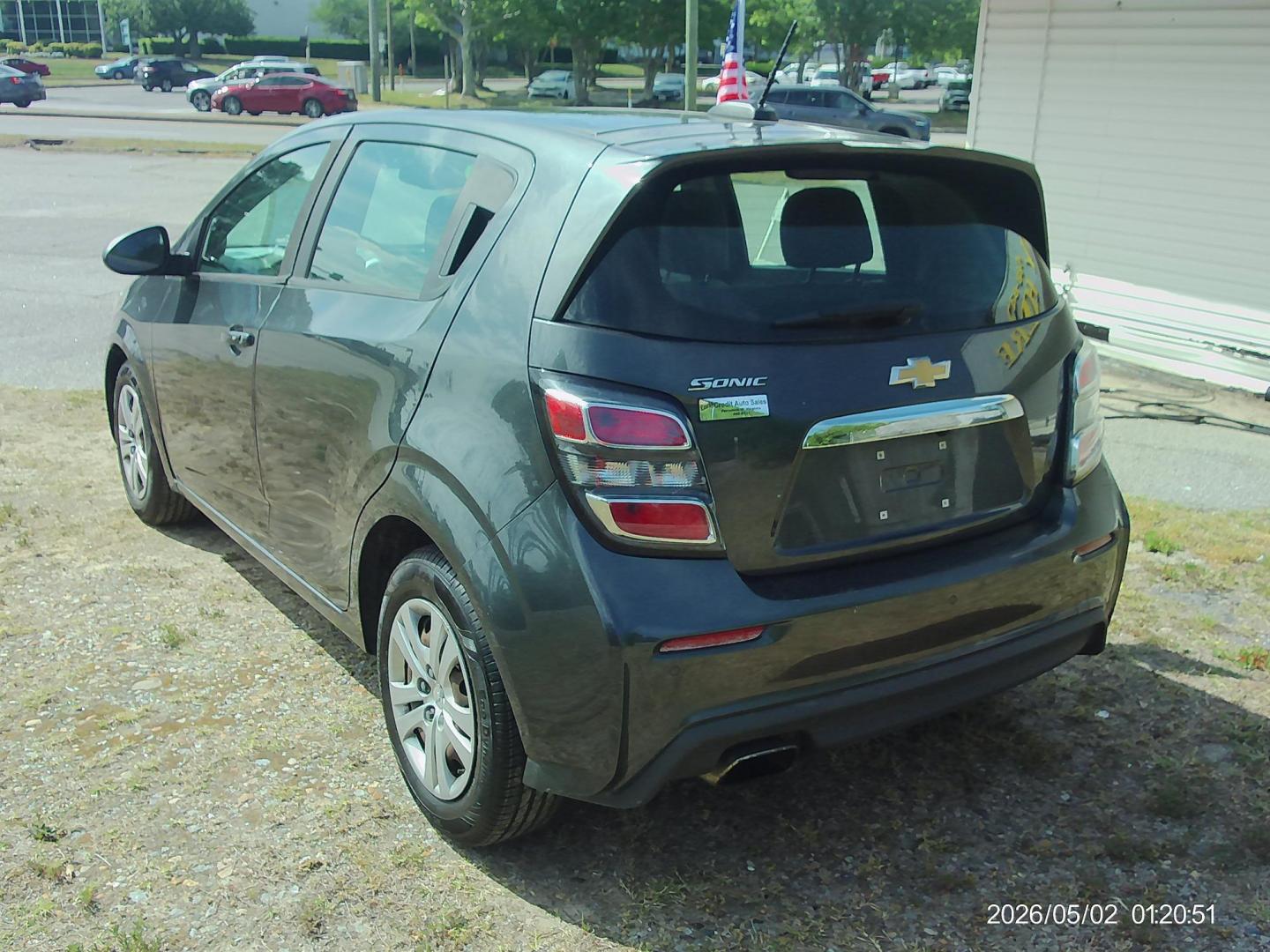 2019 Chevrolet Sonic FL Auto Hatchback (1G1JG6SB5K4) with an 1.4L L4 DOHC 24V TURBO engine, 6A transmission, located at 2553 Airline Blvd, Portsmouth, VA, 23701, (757) 488-8331, 36.813889, -76.357597 - ***VEHICLE TERMS*** Down Payment: $599 Weekly Payment: $115 APR: 23.9% Repayment Terms: 42 Months *** CALL ELIZABETH SMITH - DIRECTOR OF MARKETING @ 757-488-8331 TO SCHEDULE YOUR APPOINTMENT TODAY AND GET PRE-APPROVED RIGHT OVER THE PHONE*** - Photo#7