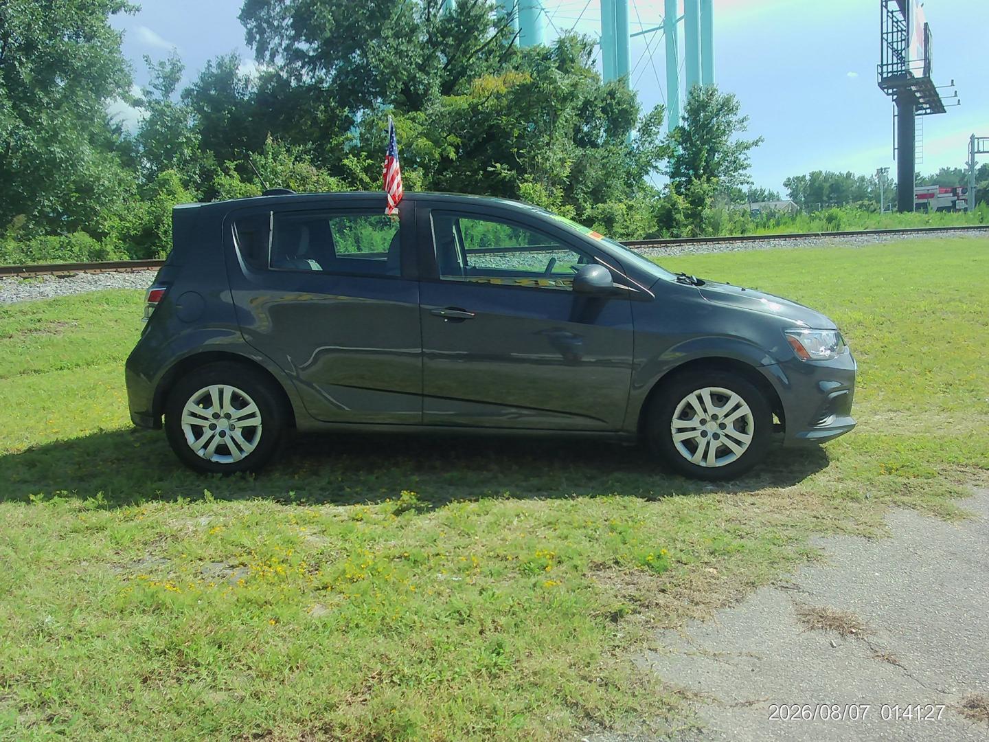 2019 Gray Chevrolet Sonic FL Auto Hatchback (1G1JG6SB5K4) with an 1.4L L4 DOHC 24V TURBO engine, 6A transmission, located at 2553 Airline Blvd, Portsmouth, VA, 23701, (757) 488-8331, 36.813889, -76.357597 - ***VEHICLE TERMS*** Down Payment: $799 Weekly Payment: $115 APR: 23.9% Repayment Terms: 42 Months *** CALL ELIZABETH SMITH - DIRECTOR OF MARKETING @ 757-488-8331 TO SCHEDULE YOUR APPOINTMENT TODAY AND GET PRE-APPROVED RIGHT OVER THE PHONE***- Photo#4
