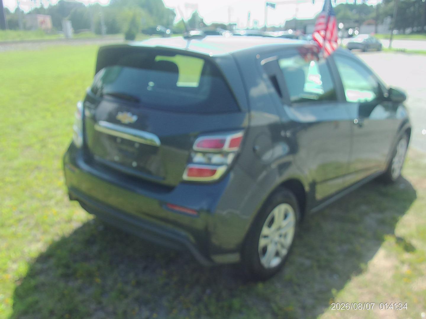 2019 Gray Chevrolet Sonic FL Auto Hatchback (1G1JG6SB5K4) with an 1.4L L4 DOHC 24V TURBO engine, 6A transmission, located at 2553 Airline Blvd, Portsmouth, VA, 23701, (757) 488-8331, 36.813889, -76.357597 - ***VEHICLE TERMS*** Down Payment: $799 Weekly Payment: $115 APR: 23.9% Repayment Terms: 42 Months *** CALL ELIZABETH SMITH - DIRECTOR OF MARKETING @ 757-488-8331 TO SCHEDULE YOUR APPOINTMENT TODAY AND GET PRE-APPROVED RIGHT OVER THE PHONE***- Photo#5
