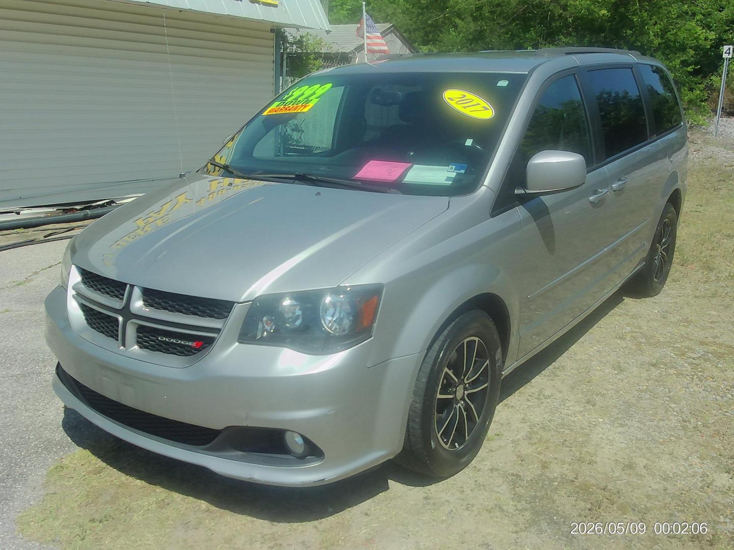 2017 Silver Dodge Grand Caravan GT (2C4RDGEG4HR) with an 3.6L V6 DOHC 24V engine, 6A transmission, located at 2553 Airline Blvd, Portsmouth, VA, 23701, (757) 488-8331, 36.813889, -76.357597 - Photo#1