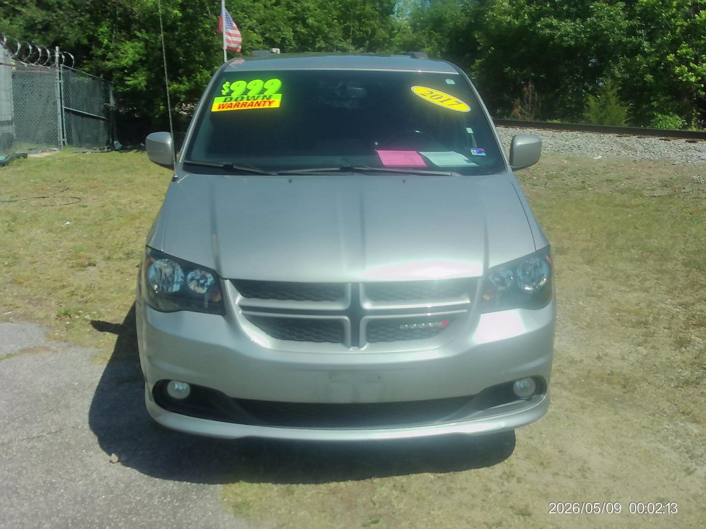 2017 Silver Dodge Grand Caravan GT (2C4RDGEG4HR) with an 3.6L V6 DOHC 24V engine, 6A transmission, located at 2553 Airline Blvd, Portsmouth, VA, 23701, (757) 488-8331, 36.813889, -76.357597 - Photo#2