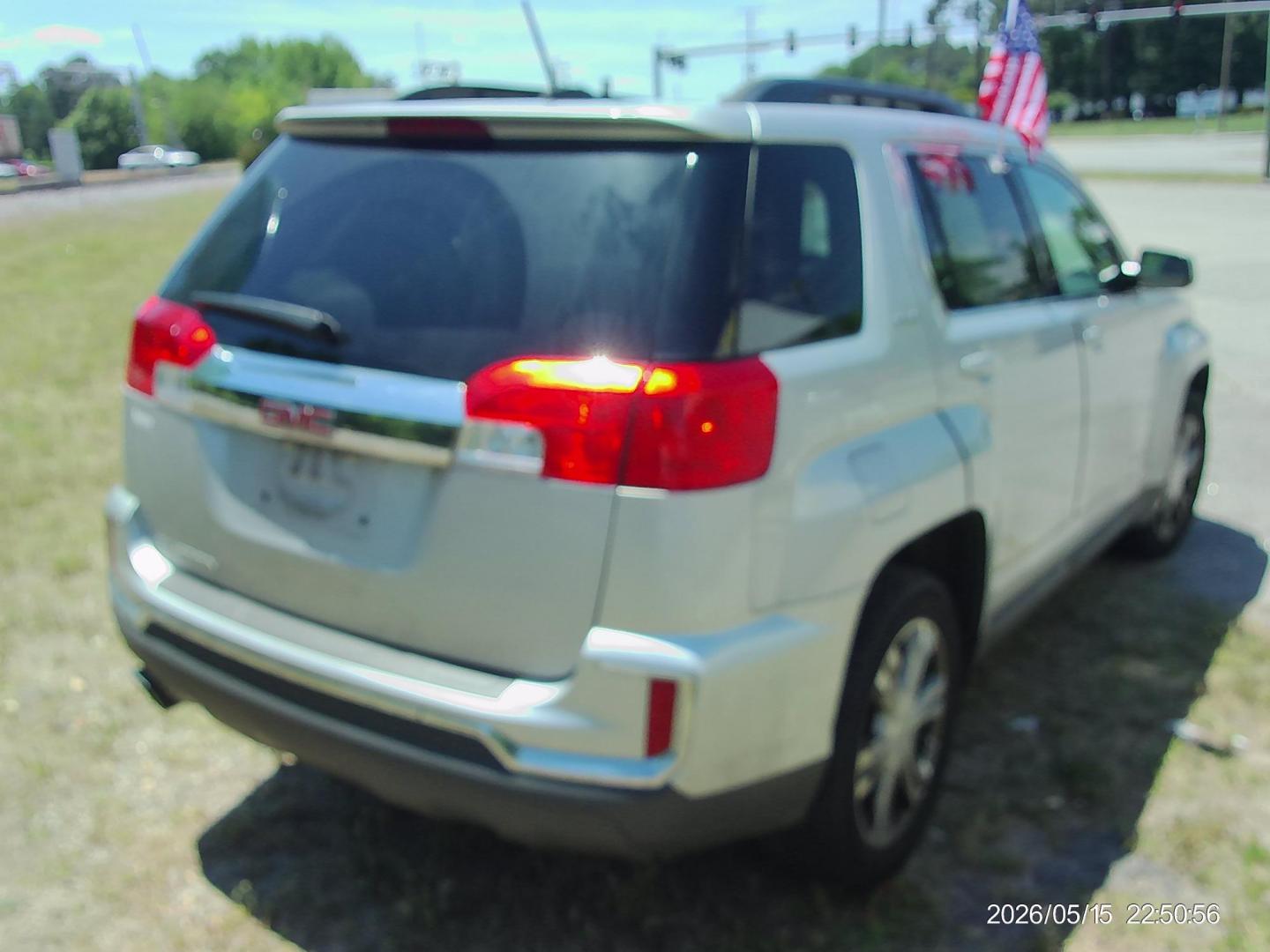 2017 Silver GMC Terrain SLE2 FWD (2GKALNEK3H6) with an 2.4L L4 DOHC 16V engine, 6A transmission, located at 2553 Airline Blvd, Portsmouth, VA, 23701, (757) 488-8331, 36.813889, -76.357597 - ***VEHICLE TERMS*** Down Payment: $1499 Weekly Payment: $120 APR: 23.9% Repayment Terms: 42 Months *** CALL ELIZABETH SMITH - DIRECTOR OF MARKETING @ 757-488-8331 TO SCHEDULE YOUR APPOINTMENT TODAY AND GET PRE-APPROVED RIGHT OVER THE PHONE*** - Photo#5