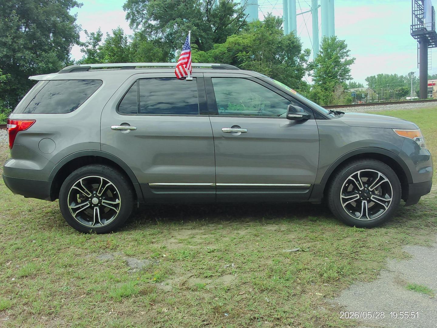 2014 Gray Ford Explorer XLT 4WD (1FM5K8D82EG) with an 3.5L V6 DOHC 24V engine, 6-Speed Automatic transmission, located at 2553 Airline Blvd, Portsmouth, VA, 23701, (757) 488-8331, 36.813889, -76.357597 - ***VEHICLE TERMS*** Down Payment: $999 Weekly Payment: $120 APR: 23.9% Repayment Terms: 42 Months *** CALL ELIZABETH SMITH - DIRECTOR OF MARKETING @ 757-488-8331 TO SCHEDULE YOUR APPOINTMENT TODAY AND GET PRE-APPROVED RIGHT OVER THE PHONE*** - Photo#4