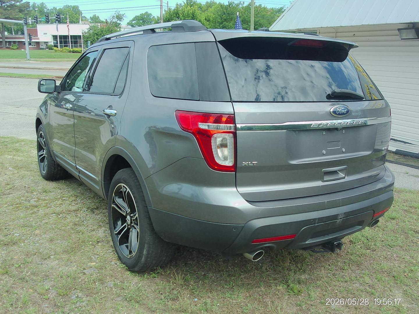 2014 Gray Ford Explorer XLT 4WD (1FM5K8D82EG) with an 3.5L V6 DOHC 24V engine, 6-Speed Automatic transmission, located at 2553 Airline Blvd, Portsmouth, VA, 23701, (757) 488-8331, 36.813889, -76.357597 - ***VEHICLE TERMS*** Down Payment: $999 Weekly Payment: $120 APR: 23.9% Repayment Terms: 42 Months *** CALL ELIZABETH SMITH - DIRECTOR OF MARKETING @ 757-488-8331 TO SCHEDULE YOUR APPOINTMENT TODAY AND GET PRE-APPROVED RIGHT OVER THE PHONE*** - Photo#7