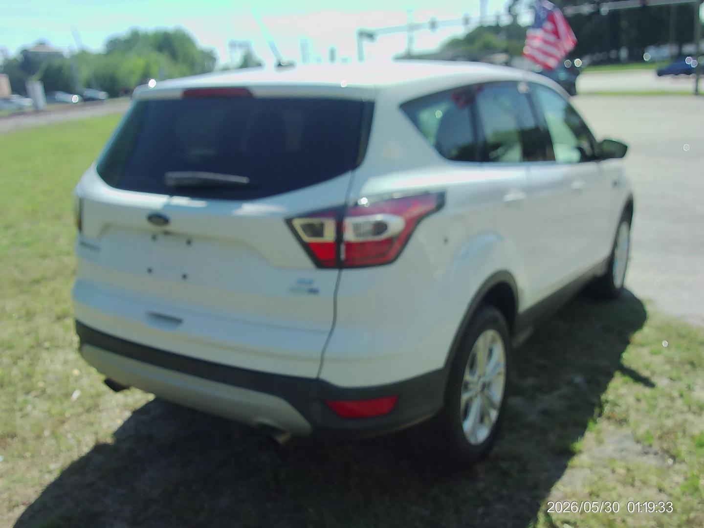 2017 White Ford Escape SE 4WD (1FMCU9GD0HU) with an 1.5L L4 DOHC 16V engine, 6A transmission, located at 2553 Airline Blvd, Portsmouth, VA, 23701, (757) 488-8331, 36.813889, -76.357597 - ***VEHICLE TERMS*** Down Payment: $999 Weekly Payment: $120 APR: 23.9% Repayment Terms: 42 Months *** CALL ELIZABETH SMITH - DIRECTOR OF MARKETING @ 757-488-8331 TO SCHEDULE YOUR APPOINTMENT TODAY AND GET PRE-APPROVED RIGHT OVER THE PHONE*** - Photo#5