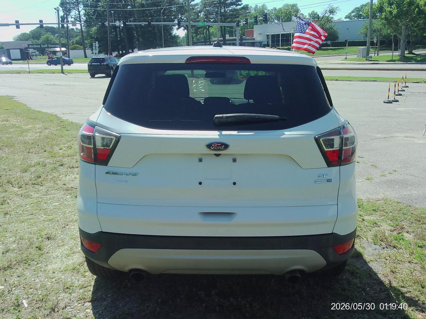 2017 White Ford Escape SE 4WD (1FMCU9GD0HU) with an 1.5L L4 DOHC 16V engine, 6A transmission, located at 2553 Airline Blvd, Portsmouth, VA, 23701, (757) 488-8331, 36.813889, -76.357597 - ***VEHICLE TERMS*** Down Payment: $999 Weekly Payment: $120 APR: 23.9% Repayment Terms: 42 Months *** CALL ELIZABETH SMITH - DIRECTOR OF MARKETING @ 757-488-8331 TO SCHEDULE YOUR APPOINTMENT TODAY AND GET PRE-APPROVED RIGHT OVER THE PHONE*** - Photo#6