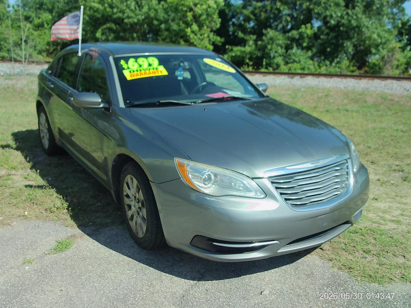 2013 Gray Chrysler 200 LX (1C3CCBAG6DN) with an 3.6L V6 DOHC 24V FFV engine, 6-Speed Automatic transmission, located at 2553 Airline Blvd, Portsmouth, VA, 23701, (757) 488-8331, 36.813889, -76.357597 - ***VEHICLE TERMS*** Down Payment: $699 Weekly Payment: $100 APR: 23.9% Repayment Terms: 42 Months *** CALL ELIZABETH SMITH - DIRECTOR OF MARKETING @ 757-488-8331 TO SCHEDULE YOUR APPOINTMENT TODAY AND GET PRE-APPROVED RIGHT OVER THE PHONE*** - Photo#3