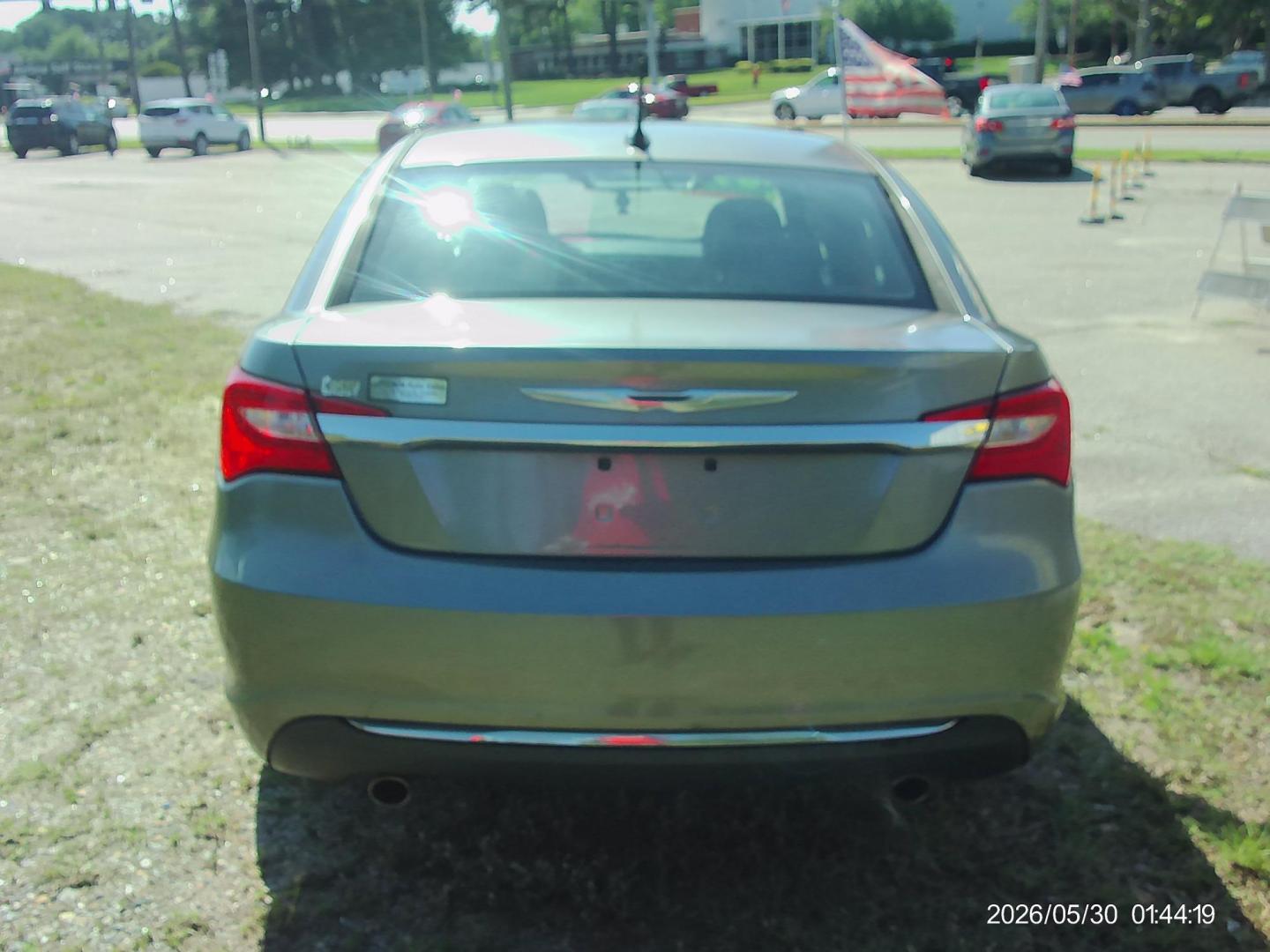 2013 Gray Chrysler 200 LX (1C3CCBAG6DN) with an 3.6L V6 DOHC 24V FFV engine, 6-Speed Automatic transmission, located at 2553 Airline Blvd, Portsmouth, VA, 23701, (757) 488-8331, 36.813889, -76.357597 - ***VEHICLE TERMS*** Down Payment: $699 Weekly Payment: $100 APR: 23.9% Repayment Terms: 42 Months *** CALL ELIZABETH SMITH - DIRECTOR OF MARKETING @ 757-488-8331 TO SCHEDULE YOUR APPOINTMENT TODAY AND GET PRE-APPROVED RIGHT OVER THE PHONE*** - Photo#6