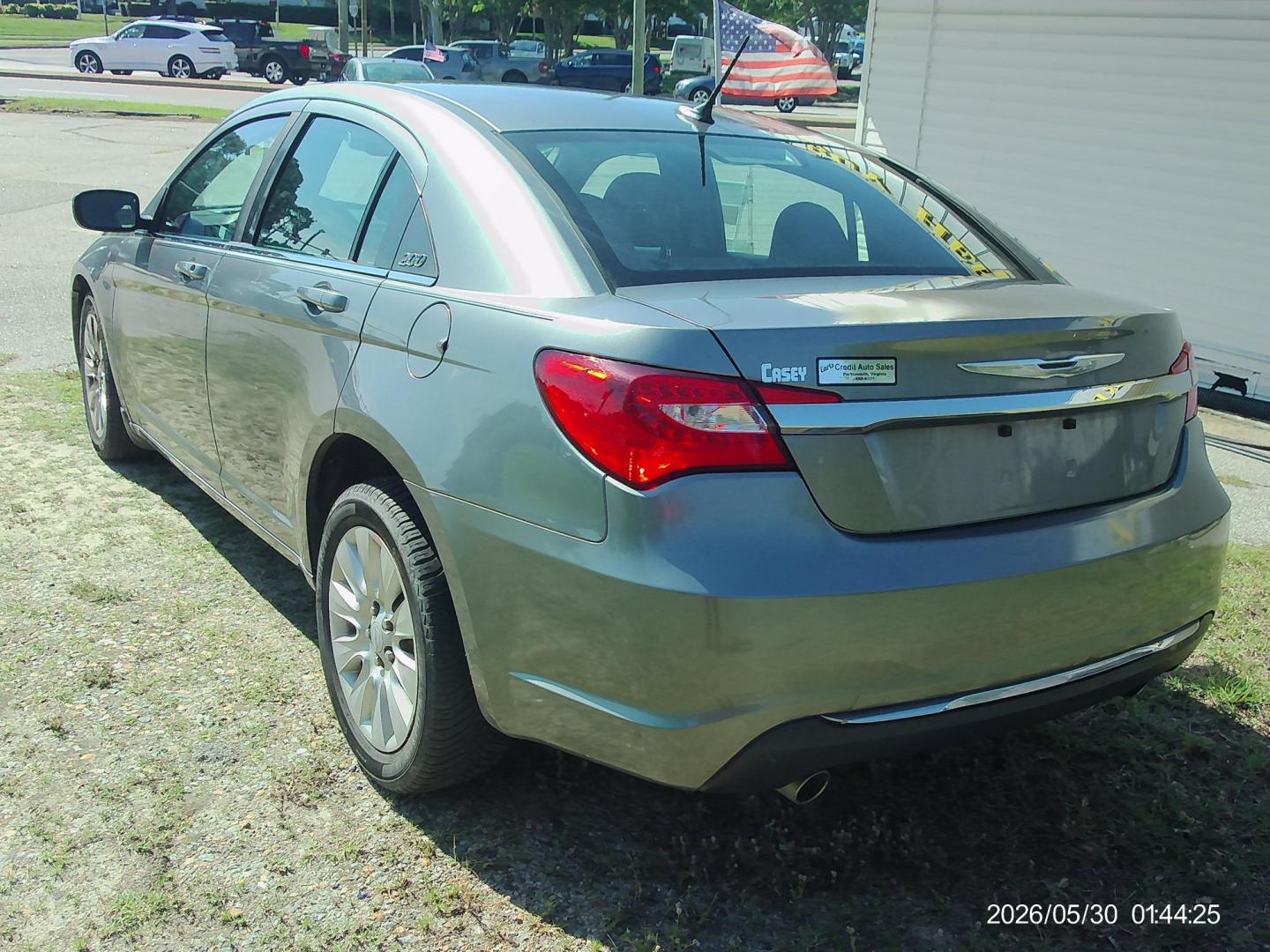 2013 Gray Chrysler 200 LX (1C3CCBAG6DN) with an 3.6L V6 DOHC 24V FFV engine, 6-Speed Automatic transmission, located at 2553 Airline Blvd, Portsmouth, VA, 23701, (757) 488-8331, 36.813889, -76.357597 - ***VEHICLE TERMS*** Down Payment: $699 Weekly Payment: $100 APR: 23.9% Repayment Terms: 42 Months *** CALL ELIZABETH SMITH - DIRECTOR OF MARKETING @ 757-488-8331 TO SCHEDULE YOUR APPOINTMENT TODAY AND GET PRE-APPROVED RIGHT OVER THE PHONE*** - Photo#7