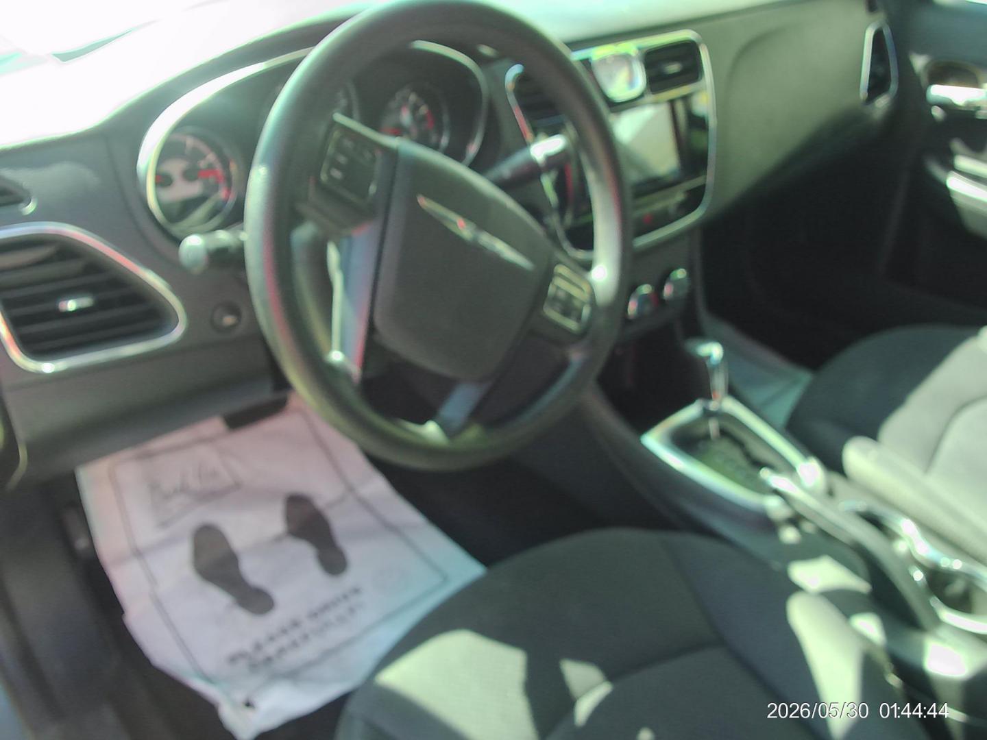 2013 Gray Chrysler 200 LX (1C3CCBAG6DN) with an 3.6L V6 DOHC 24V FFV engine, 6-Speed Automatic transmission, located at 2553 Airline Blvd, Portsmouth, VA, 23701, (757) 488-8331, 36.813889, -76.357597 - ***VEHICLE TERMS*** Down Payment: $699 Weekly Payment: $100 APR: 23.9% Repayment Terms: 42 Months *** CALL ELIZABETH SMITH - DIRECTOR OF MARKETING @ 757-488-8331 TO SCHEDULE YOUR APPOINTMENT TODAY AND GET PRE-APPROVED RIGHT OVER THE PHONE*** - Photo#9