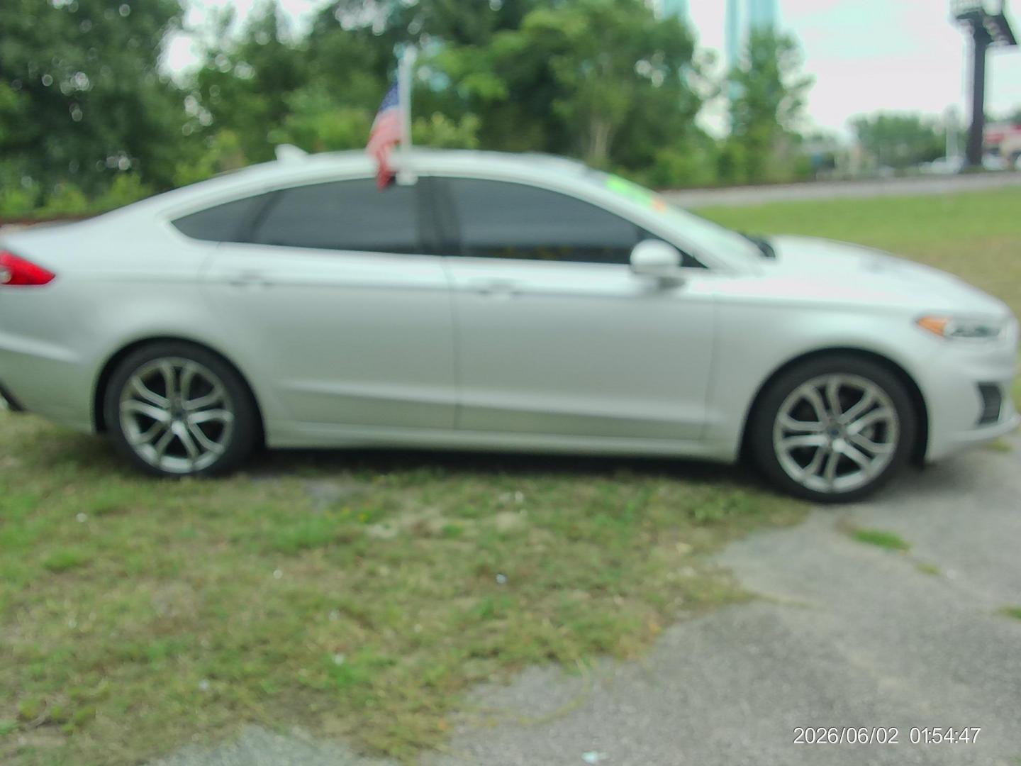 2019 Silver Ford Fusion SEL (3FA6P0CD4KR) with an 1.5L L4 DOHC 16V engine, 6A transmission, located at 2553 Airline Blvd, Portsmouth, VA, 23701, (757) 488-8331, 36.813889, -76.357597 - Photo#4