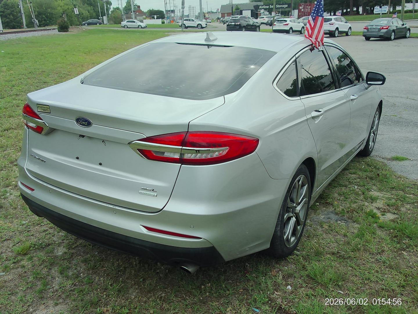 2019 Silver Ford Fusion SEL (3FA6P0CD4KR) with an 1.5L L4 DOHC 16V engine, 6A transmission, located at 2553 Airline Blvd, Portsmouth, VA, 23701, (757) 488-8331, 36.813889, -76.357597 - Photo#5