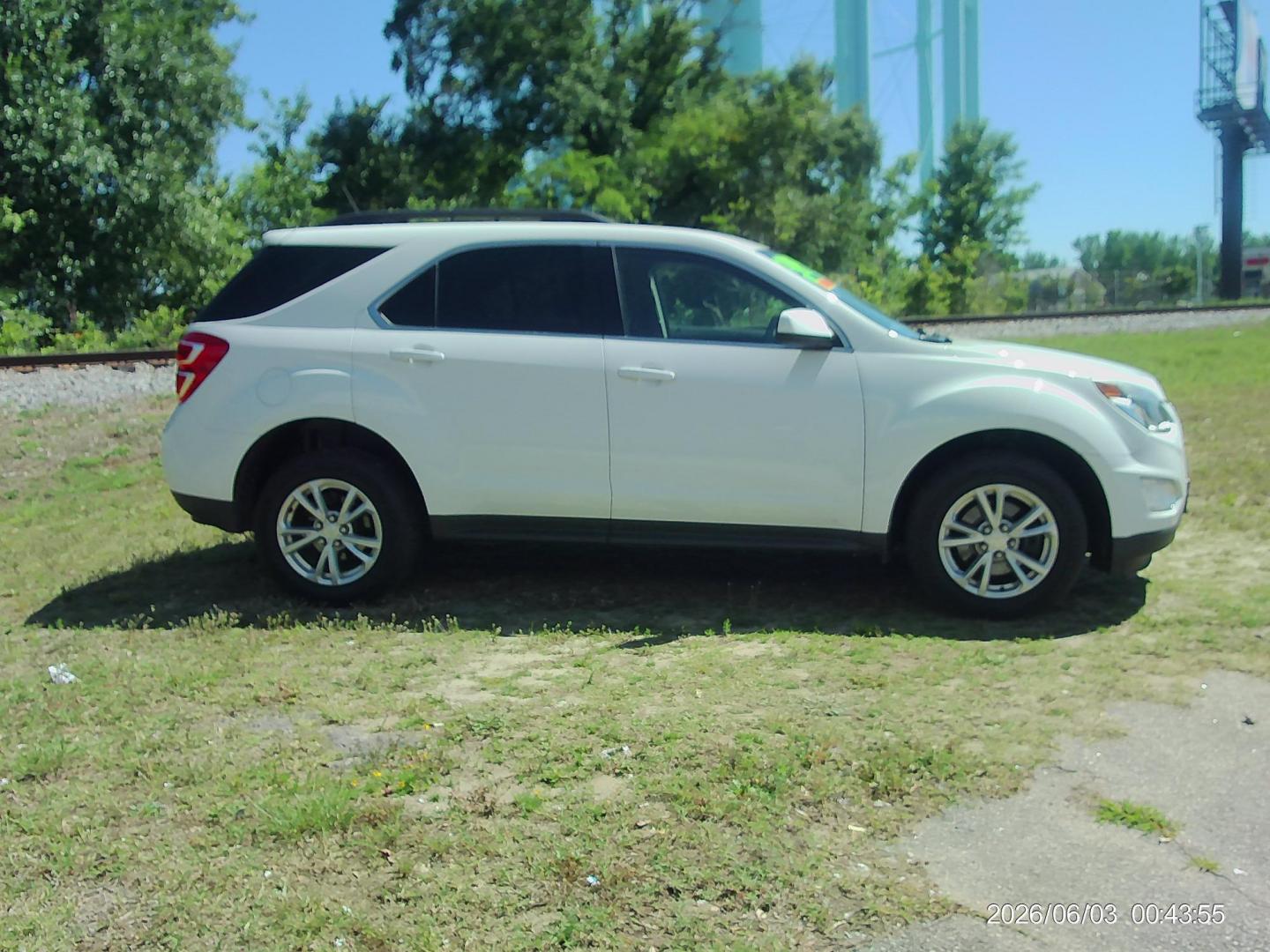 2016 White Chevrolet Equinox LT AWD (2GNFLFEK3G6) with an 2.4L L4 DOHC 16V FFV engine, 6A transmission, located at 2553 Airline Blvd, Portsmouth, VA, 23701, (757) 488-8331, 36.813889, -76.357597 - ***VEHICLE TERMS*** Down Payment: $1499 Weekly Payment: $120 APR: 23.9% Repayment Terms: 42 Months *** CALL ELIZABETH SMITH - DIRECTOR OF MARKETING @ 757-488-8331 TO SCHEDULE YOUR APPOINTMENT TODAY AND GET PRE-APPROVED RIGHT OVER THE PHONE*** - Photo#4