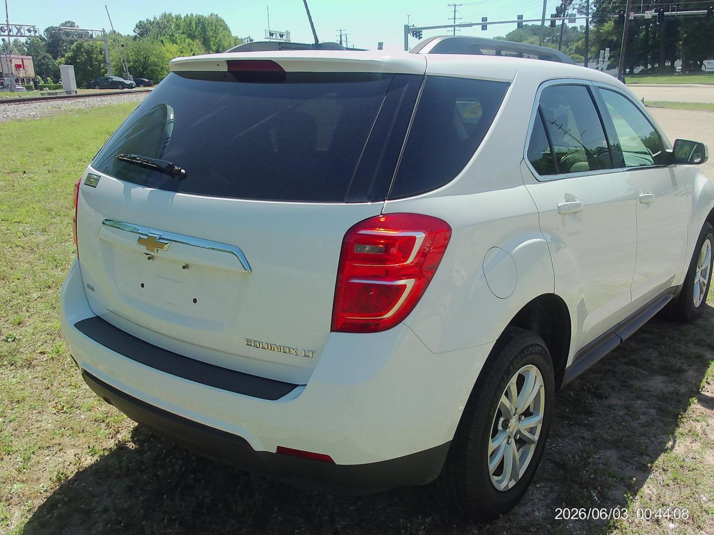 2016 White Chevrolet Equinox LT AWD (2GNFLFEK3G6) with an 2.4L L4 DOHC 16V FFV engine, 6A transmission, located at 2553 Airline Blvd, Portsmouth, VA, 23701, (757) 488-8331, 36.813889, -76.357597 - ***VEHICLE TERMS*** Down Payment: $1499 Weekly Payment: $120 APR: 23.9% Repayment Terms: 42 Months *** CALL ELIZABETH SMITH - DIRECTOR OF MARKETING @ 757-488-8331 TO SCHEDULE YOUR APPOINTMENT TODAY AND GET PRE-APPROVED RIGHT OVER THE PHONE*** - Photo#5