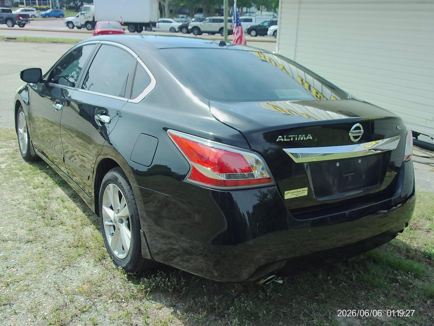 2015 Black Nissan Altima 2.5 S (1N4AL3AP7FN) with an 2.5L L4 DOHC 16V engine, Continuously Variable Transmission transmission, located at 2553 Airline Blvd, Portsmouth, VA, 23701, (757) 488-8331, 36.813889, -76.357597 - Photo#7