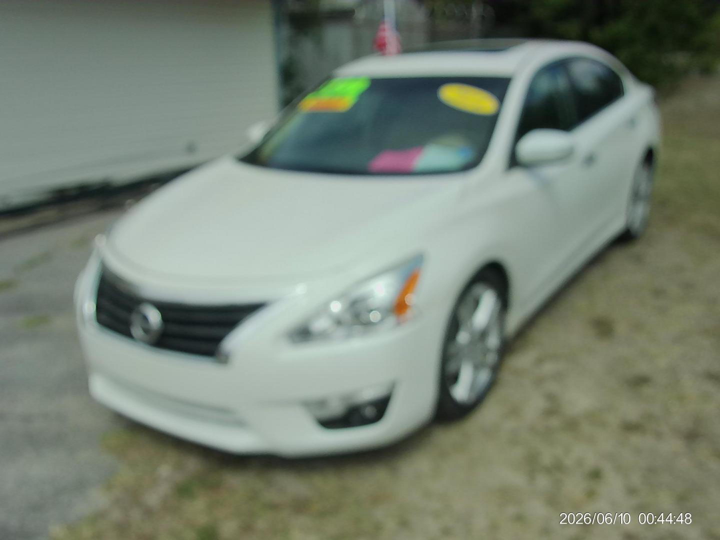 2014 White Nissan Altima 3.5 SV (1N4BL3AP3EC) with an 3.5L V6 DOHC 24V engine, Continuously Variable Transmission transmission, located at 2553 Airline Blvd, Portsmouth, VA, 23701, (757) 488-8331, 36.813889, -76.357597 - ***VEHICLE TERMS*** Down Payment: $799 Weekly Payment: $110 APR: 23.9% Repayment Terms: 42 Months *** CALL ELIZABETH SMITH - DIRECTOR OF MARKETING @ 757-488-8331 TO SCHEDULE YOUR APPOINTMENT TODAY AND GET PRE-APPROVED RIGHT OVER THE PHONE*** - Photo#1
