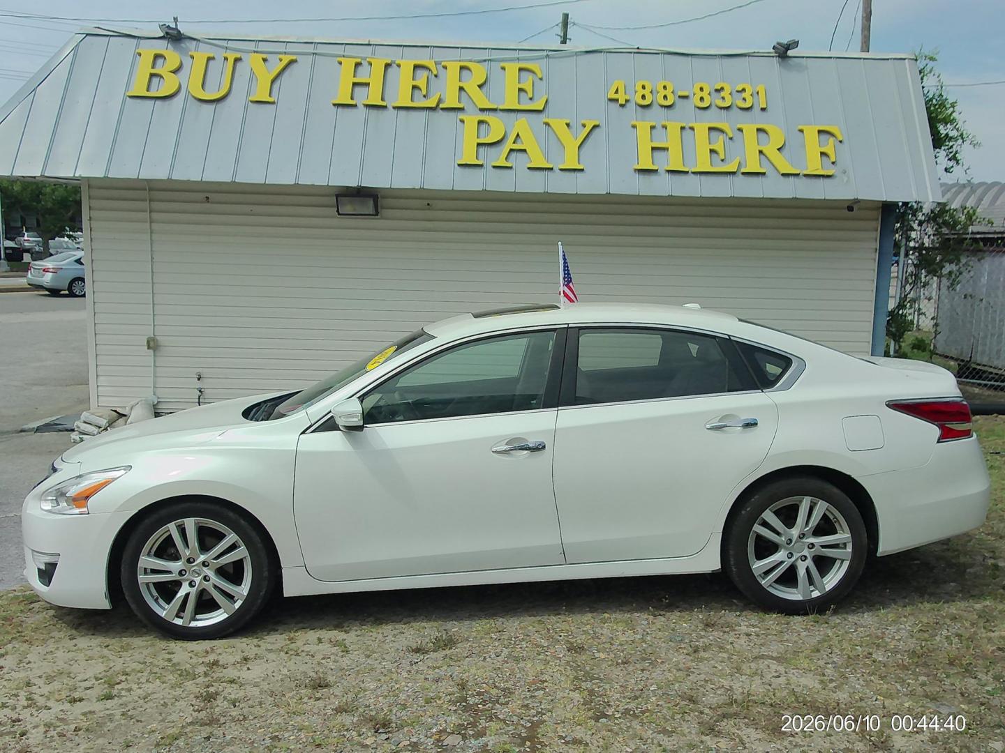 2014 White Nissan Altima 3.5 SV (1N4BL3AP3EC) with an 3.5L V6 DOHC 24V engine, Continuously Variable Transmission transmission, located at 2553 Airline Blvd, Portsmouth, VA, 23701, (757) 488-8331, 36.813889, -76.357597 - ***VEHICLE TERMS*** Down Payment: $799 Weekly Payment: $110 APR: 23.9% Repayment Terms: 42 Months *** CALL ELIZABETH SMITH - DIRECTOR OF MARKETING @ 757-488-8331 TO SCHEDULE YOUR APPOINTMENT TODAY AND GET PRE-APPROVED RIGHT OVER THE PHONE*** - Photo#0