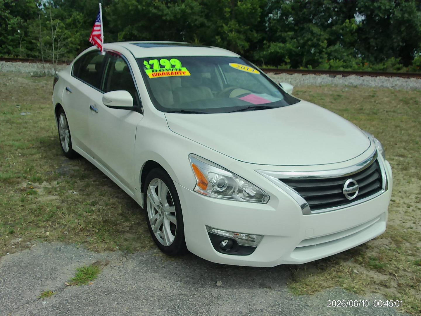 2014 White Nissan Altima 3.5 SV (1N4BL3AP3EC) with an 3.5L V6 DOHC 24V engine, Continuously Variable Transmission transmission, located at 2553 Airline Blvd, Portsmouth, VA, 23701, (757) 488-8331, 36.813889, -76.357597 - ***VEHICLE TERMS*** Down Payment: $799 Weekly Payment: $110 APR: 23.9% Repayment Terms: 42 Months *** CALL ELIZABETH SMITH - DIRECTOR OF MARKETING @ 757-488-8331 TO SCHEDULE YOUR APPOINTMENT TODAY AND GET PRE-APPROVED RIGHT OVER THE PHONE*** - Photo#3