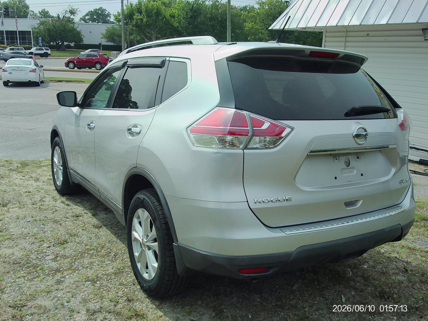 2015 Silver Nissan Rogue S AWD (5N1AT2MV1FC) with an 2.5L L4 DOHC 16V engine, Continuously Variable Transmission transmission, located at 2553 Airline Blvd, Portsmouth, VA, 23701, (757) 488-8331, 36.813889, -76.357597 - ***VEHICLE TERMS*** Down Payment: $999 Weekly Payment: $115 APR: 23.9% Repayment Terms: 42 Months *** CALL ELIZABETH SMITH - DIRECTOR OF MARKETING @ 757-488-8331 TO SCHEDULE YOUR APPOINTMENT TODAY AND GET PRE-APPROVED RIGHT OVER THE PHONE*** - Photo#7