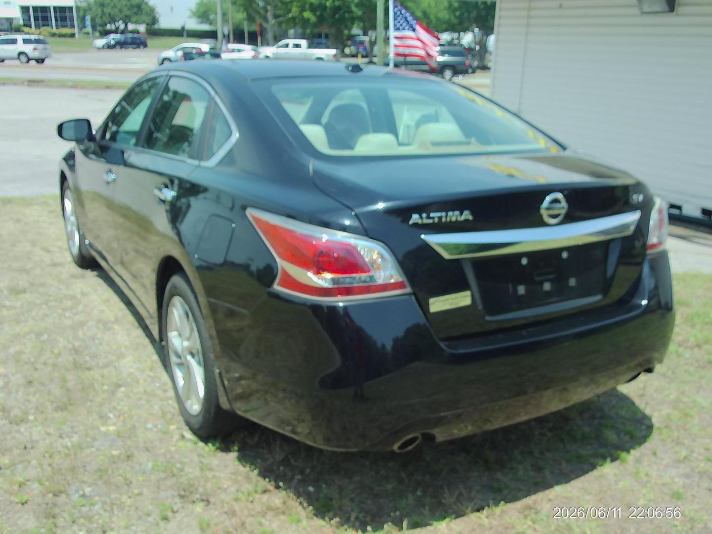 2015 Black Nissan Altima 2.5 S (1N4AL3AP1FC) with an 2.5L L4 DOHC 16V engine, Continuously Variable Transmission transmission, located at 2553 Airline Blvd, Portsmouth, VA, 23701, (757) 488-8331, 36.813889, -76.357597 - ***VEHICLE TERMS*** Down Payment: $899 Weekly Payment: $115 APR: 23.9% Repayment Terms: 42 Months *** CALL ELIZABETH SMITH - DIRECTOR OF MARKETING @ 757-488-8331 TO SCHEDULE YOUR APPOINTMENT TODAY AND GET PRE-APPROVED RIGHT OVER THE PHONE*** - Photo#7