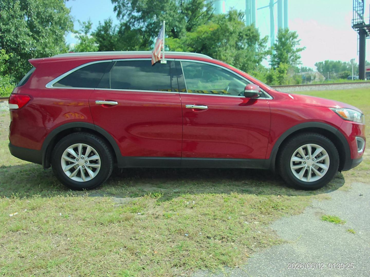 2017 Red Kia Sorento L 2WD (5XYPG4A35HG) with an 2.4L L4 DOHC 16V engine, 6A transmission, located at 2553 Airline Blvd, Portsmouth, VA, 23701, (757) 488-8331, 36.813889, -76.357597 - ***VEHICLE TERMS*** Down Payment: $999 Weekly Payment: $115 APR: 23.9% Repayment Terms: 42 Months *** CALL ELIZABETH SMITH - DIRECTOR OF MARKETING @ 757-488-8331 TO SCHEDULE YOUR APPOINTMENT TODAY AND GET PRE-APPROVED RIGHT OVER THE PHONE*** - Photo#4