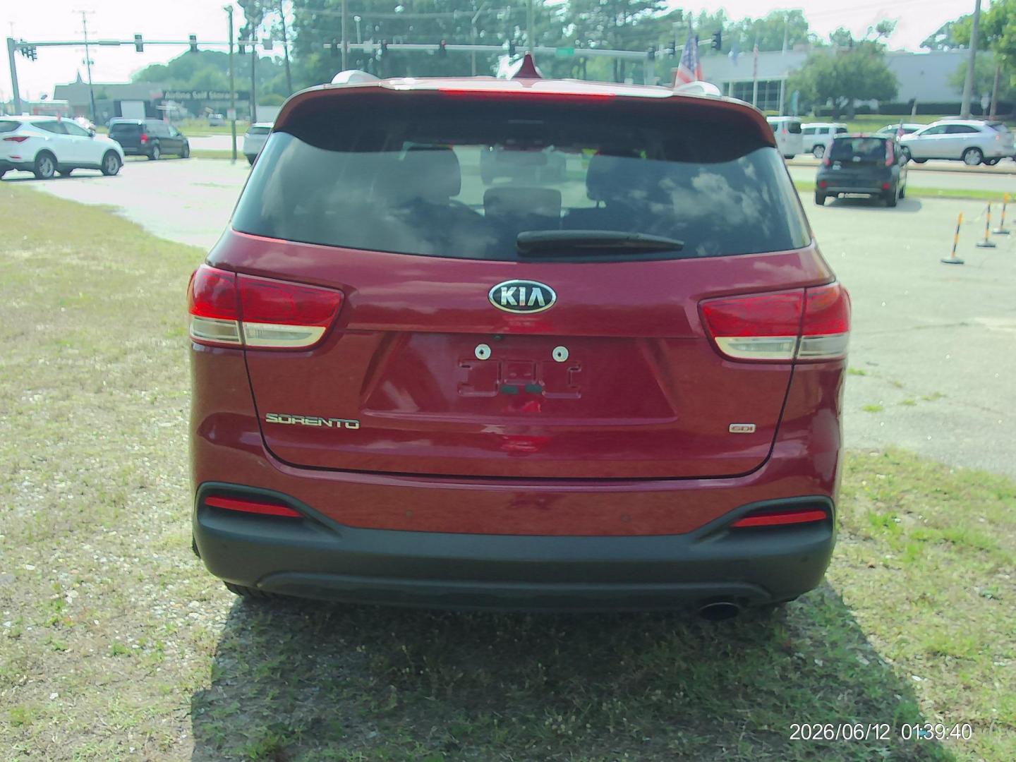 2017 Red Kia Sorento L 2WD (5XYPG4A35HG) with an 2.4L L4 DOHC 16V engine, 6A transmission, located at 2553 Airline Blvd, Portsmouth, VA, 23701, (757) 488-8331, 36.813889, -76.357597 - ***VEHICLE TERMS*** Down Payment: $999 Weekly Payment: $115 APR: 23.9% Repayment Terms: 42 Months *** CALL ELIZABETH SMITH - DIRECTOR OF MARKETING @ 757-488-8331 TO SCHEDULE YOUR APPOINTMENT TODAY AND GET PRE-APPROVED RIGHT OVER THE PHONE*** - Photo#6