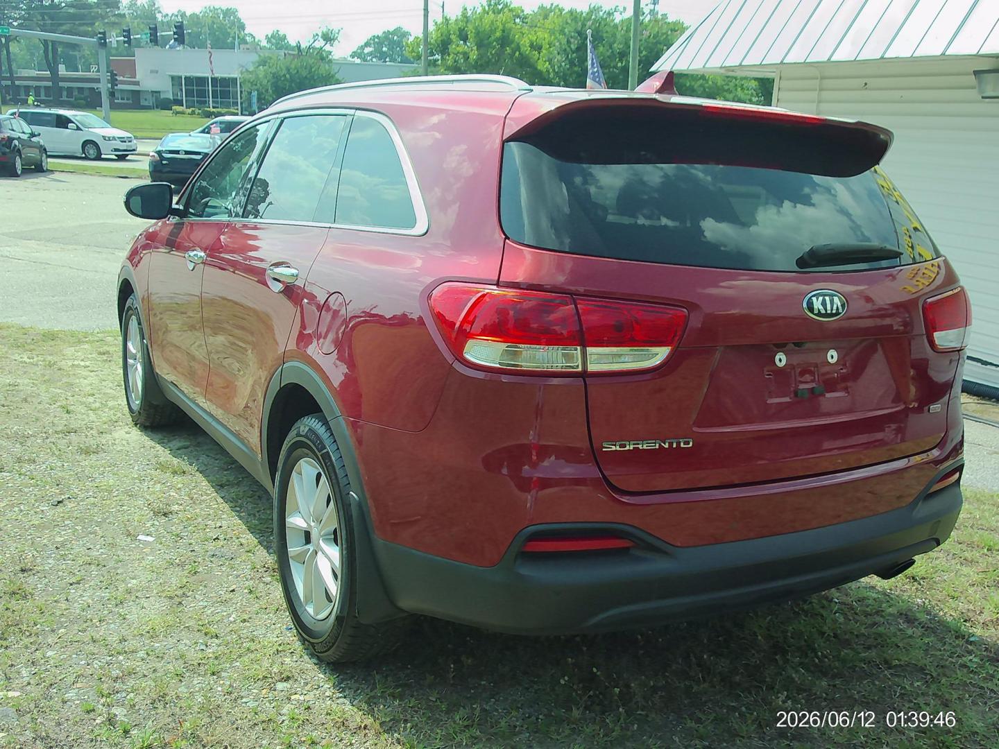 2017 Red Kia Sorento L 2WD (5XYPG4A35HG) with an 2.4L L4 DOHC 16V engine, 6A transmission, located at 2553 Airline Blvd, Portsmouth, VA, 23701, (757) 488-8331, 36.813889, -76.357597 - ***VEHICLE TERMS*** Down Payment: $999 Weekly Payment: $115 APR: 23.9% Repayment Terms: 42 Months *** CALL ELIZABETH SMITH - DIRECTOR OF MARKETING @ 757-488-8331 TO SCHEDULE YOUR APPOINTMENT TODAY AND GET PRE-APPROVED RIGHT OVER THE PHONE*** - Photo#7