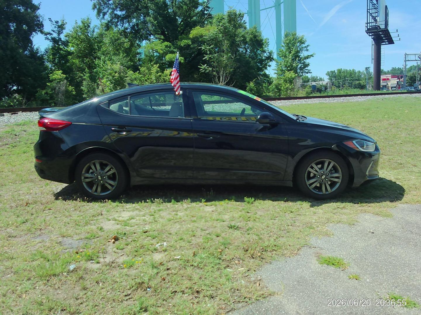 2018 Black Hyundai Elantra Limited (5NPD84LF1JH) with an 1.8L L4 DOHC 16V engine, 6A transmission, located at 2553 Airline Blvd, Portsmouth, VA, 23701, (757) 488-8331, 36.813889, -76.357597 - ***VEHICLE TERMS*** Down Payment: $999 Weekly Payment: $125 APR: 23.9% Repayment Terms: 42 Months *** CALL ELIZABETH SMITH - DIRECTOR OF MARKETING @ 757-488-8331 TO SCHEDULE YOUR APPOINTMENT TODAY AND GET PRE-APPROVED RIGHT OVER THE PHONE***- Photo#4