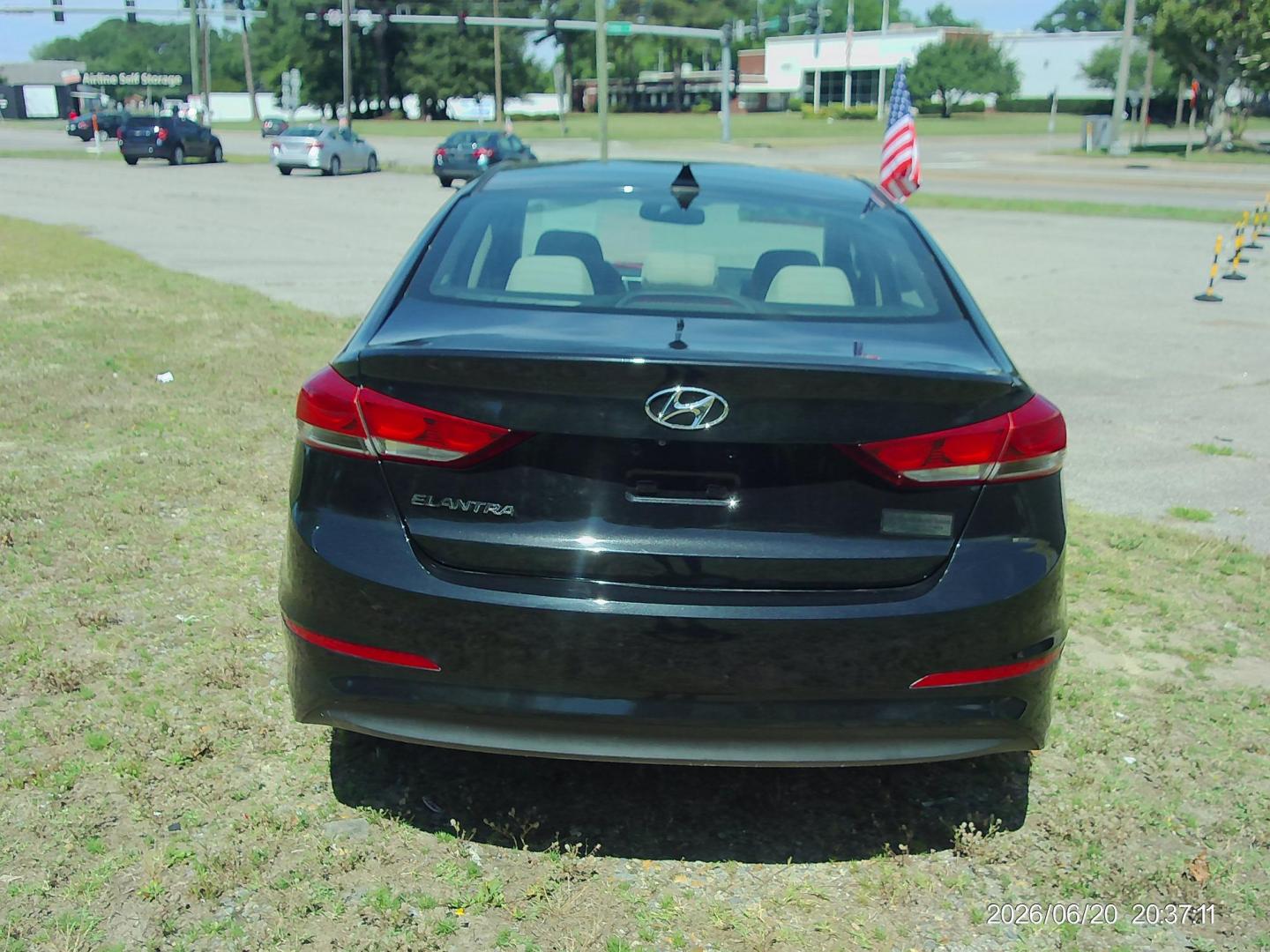 2018 Black Hyundai Elantra Limited (5NPD84LF1JH) with an 1.8L L4 DOHC 16V engine, 6A transmission, located at 2553 Airline Blvd, Portsmouth, VA, 23701, (757) 488-8331, 36.813889, -76.357597 - ***VEHICLE TERMS*** Down Payment: $999 Weekly Payment: $125 APR: 23.9% Repayment Terms: 42 Months *** CALL ELIZABETH SMITH - DIRECTOR OF MARKETING @ 757-488-8331 TO SCHEDULE YOUR APPOINTMENT TODAY AND GET PRE-APPROVED RIGHT OVER THE PHONE***- Photo#6