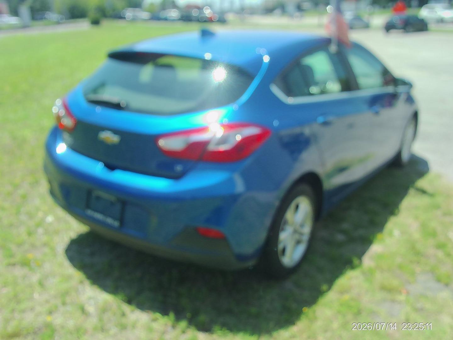 2018 Blue Chevrolet Cruze LT Auto Hatchback (3G1BE6SM9JS) with an 1.4L L4 DOHC 16V TURBO engine, 6A transmission, located at 2553 Airline Blvd, Portsmouth, VA, 23701, (757) 488-8331, 36.813889, -76.357597 - ***VEHICLE TERMS*** Down Payment: $999 Weekly Payment: $120 APR: 23.9% Repayment Terms: 42 Months *** CALL ELIZABETH SMITH - DIRECTOR OF MARKETING @ 757-488-8331 TO SCHEDULE YOUR APPOINTMENT TODAY AND GET PRE-APPROVED RIGHT OVER THE PHONE***- Photo#5