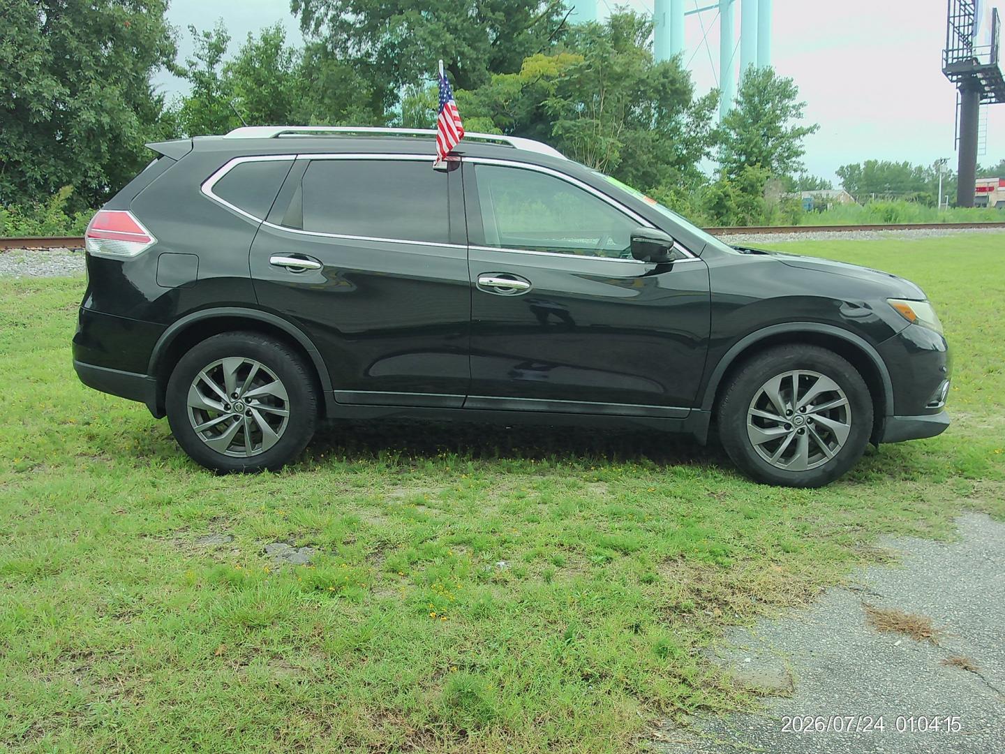 2016 Black Nissan Rogue S 2WD (5N1AT2MT9GC) with an 2.5L L4 DOHC 16V engine, CVT transmission, located at 2553 Airline Blvd, Portsmouth, VA, 23701, (757) 488-8331, 36.813889, -76.357597 - ***VEHICLE TERMS*** Down Payment: $999 Weekly Payment: $115 APR: 23.9% Repayment Terms: 42 Months *** CALL ELIZABETH SMITH - DIRECTOR OF MARKETING @ 757-488-8331 TO SCHEDULE YOUR APPOINTMENT TODAY AND GET PRE-APPROVED RIGHT OVER THE PHONE***- Photo#4