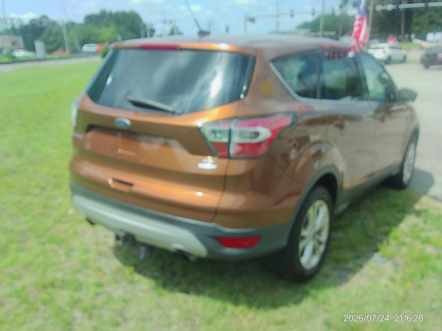 2017 Orange Ford Escape SE 4WD (1FMCU9G93HU) with an 2.0L L4 DOHC 16V engine, 6A transmission, located at 2553 Airline Blvd, Portsmouth, VA, 23701, (757) 488-8331, 36.813889, -76.357597 - ***VEHICLE TERMS*** Down Payment: $999 Weekly Payment: $115 APR: 23.9% Repayment Terms: 42 Months *** CALL ELIZABETH SMITH - DIRECTOR OF MARKETING @ 757-488-8331 TO SCHEDULE YOUR APPOINTMENT TODAY AND GET PRE-APPROVED RIGHT OVER THE PHONE***- Photo#5