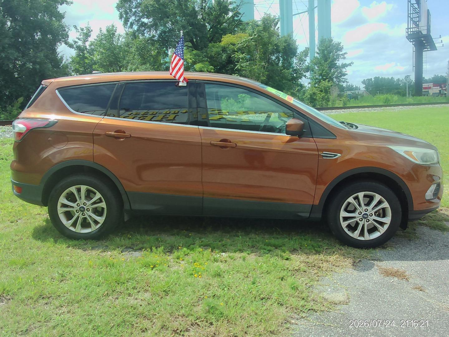 2017 Orange Ford Escape SE 4WD (1FMCU9G93HU) with an 2.0L L4 DOHC 16V engine, 6A transmission, located at 2553 Airline Blvd, Portsmouth, VA, 23701, (757) 488-8331, 36.813889, -76.357597 - ***VEHICLE TERMS*** Down Payment: $999 Weekly Payment: $115 APR: 23.9% Repayment Terms: 42 Months *** CALL ELIZABETH SMITH - DIRECTOR OF MARKETING @ 757-488-8331 TO SCHEDULE YOUR APPOINTMENT TODAY AND GET PRE-APPROVED RIGHT OVER THE PHONE***- Photo#4