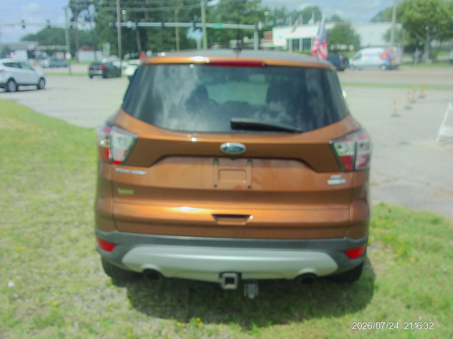2017 Orange Ford Escape SE 4WD (1FMCU9G93HU) with an 2.0L L4 DOHC 16V engine, 6A transmission, located at 2553 Airline Blvd, Portsmouth, VA, 23701, (757) 488-8331, 36.813889, -76.357597 - ***VEHICLE TERMS*** Down Payment: $999 Weekly Payment: $115 APR: 23.9% Repayment Terms: 42 Months *** CALL ELIZABETH SMITH - DIRECTOR OF MARKETING @ 757-488-8331 TO SCHEDULE YOUR APPOINTMENT TODAY AND GET PRE-APPROVED RIGHT OVER THE PHONE***- Photo#6