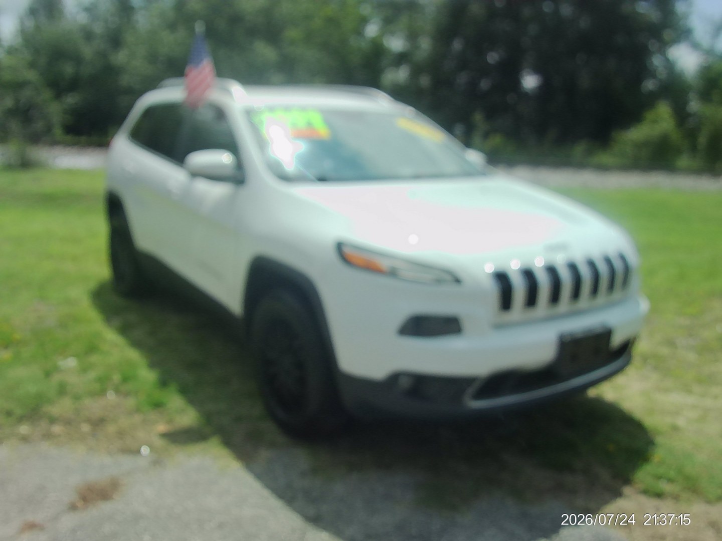 2016 White Jeep Cherokee Latitude 4WD (1C4PJMCB7GW) with an 2.4L L4 DOHC 16V engine, 9A transmission, located at 2553 Airline Blvd, Portsmouth, VA, 23701, (757) 488-8331, 36.813889, -76.357597 - ***VEHICLE TERMS*** Down Payment: $1499 Weekly Payment: $125 APR: 23.9% Repayment Terms: 42 Months *** CALL ELIZABETH SMITH - DIRECTOR OF MARKETING @ 757-488-8331 TO SCHEDULE YOUR APPOINTMENT TODAY AND GET PRE-APPROVED RIGHT OVER THE PHONE***- Photo#3