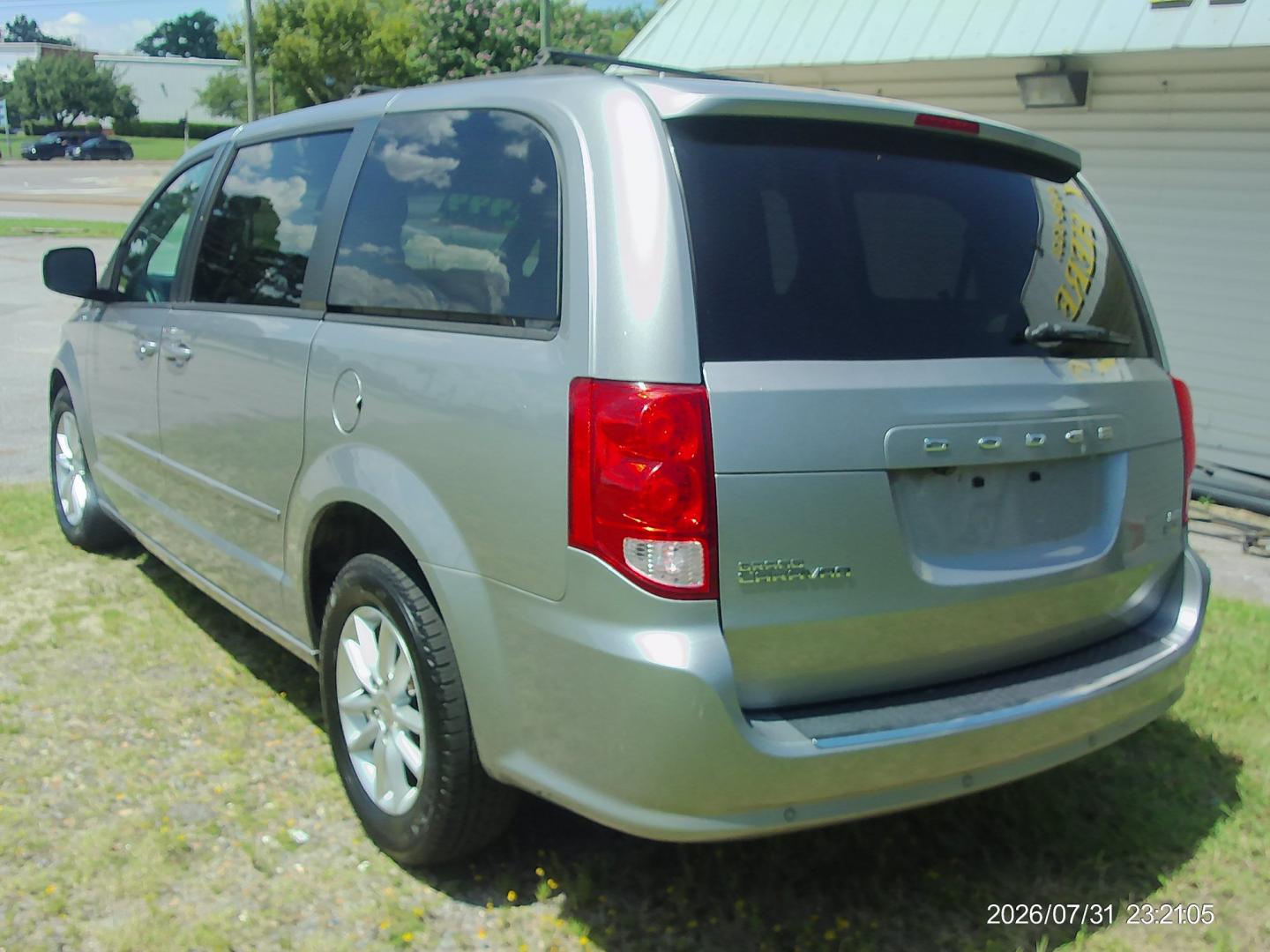 2016 Silver Dodge Grand Caravan SXT (2C4RDGCG3GR) with an 3.6L V6 DOHC 24V engine, 6A transmission, located at 2553 Airline Blvd, Portsmouth, VA, 23701, (757) 488-8331, 36.813889, -76.357597 - ***VEHICLE TERMS*** Down Payment: $999 Weekly Payment: $120 APR: 23.9% Repayment Terms: 42 Months *** CALL ELIZABETH SMITH - DIRECTOR OF MARKETING @ 757-488-8331 TO SCHEDULE YOUR APPOINTMENT TODAY AND GET PRE-APPROVED RIGHT OVER THE PHONE***- Photo#7