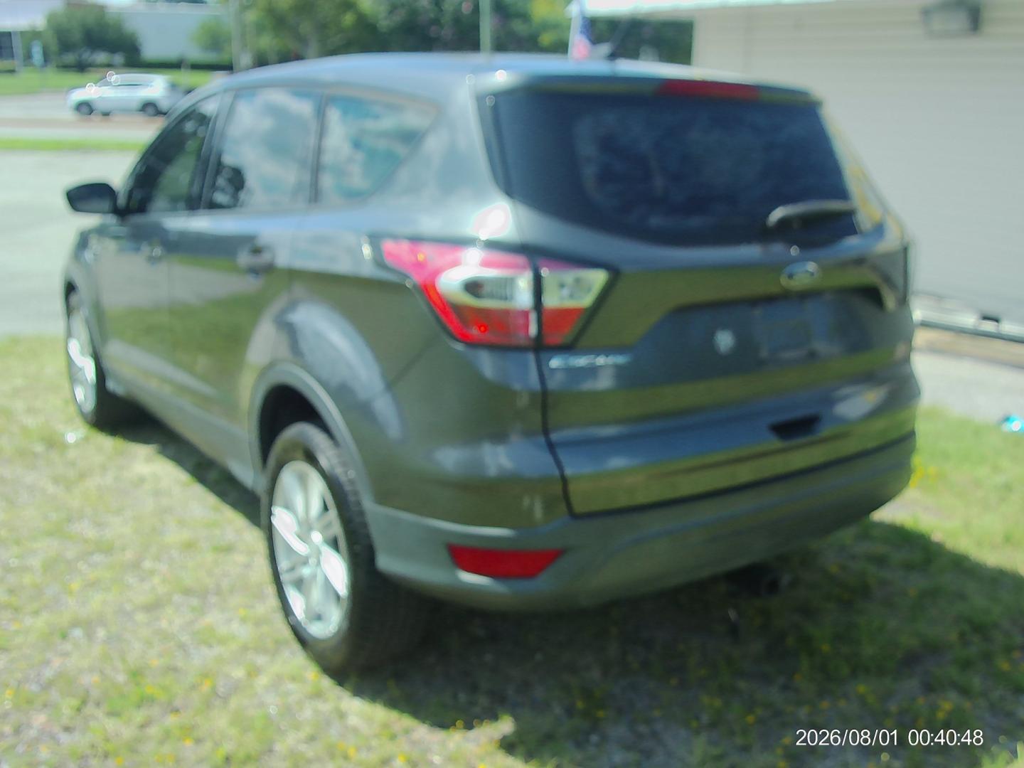 2017 Gray Ford Escape S FWD (1FMCU0F74HU) with an 2.5L L4 DOHC 16V engine, 6A transmission, located at 2553 Airline Blvd, Portsmouth, VA, 23701, (757) 488-8331, 36.813889, -76.357597 - ***VEHICLE TERMS*** Down Payment: $999 Weekly Payment: $120 APR: 23.9% Repayment Terms: 42 Months *** CALL ELIZABETH SMITH - DIRECTOR OF MARKETING @ 757-488-8331 TO SCHEDULE YOUR APPOINTMENT TODAY AND GET PRE-APPROVED RIGHT OVER THE PHONE***- Photo#7