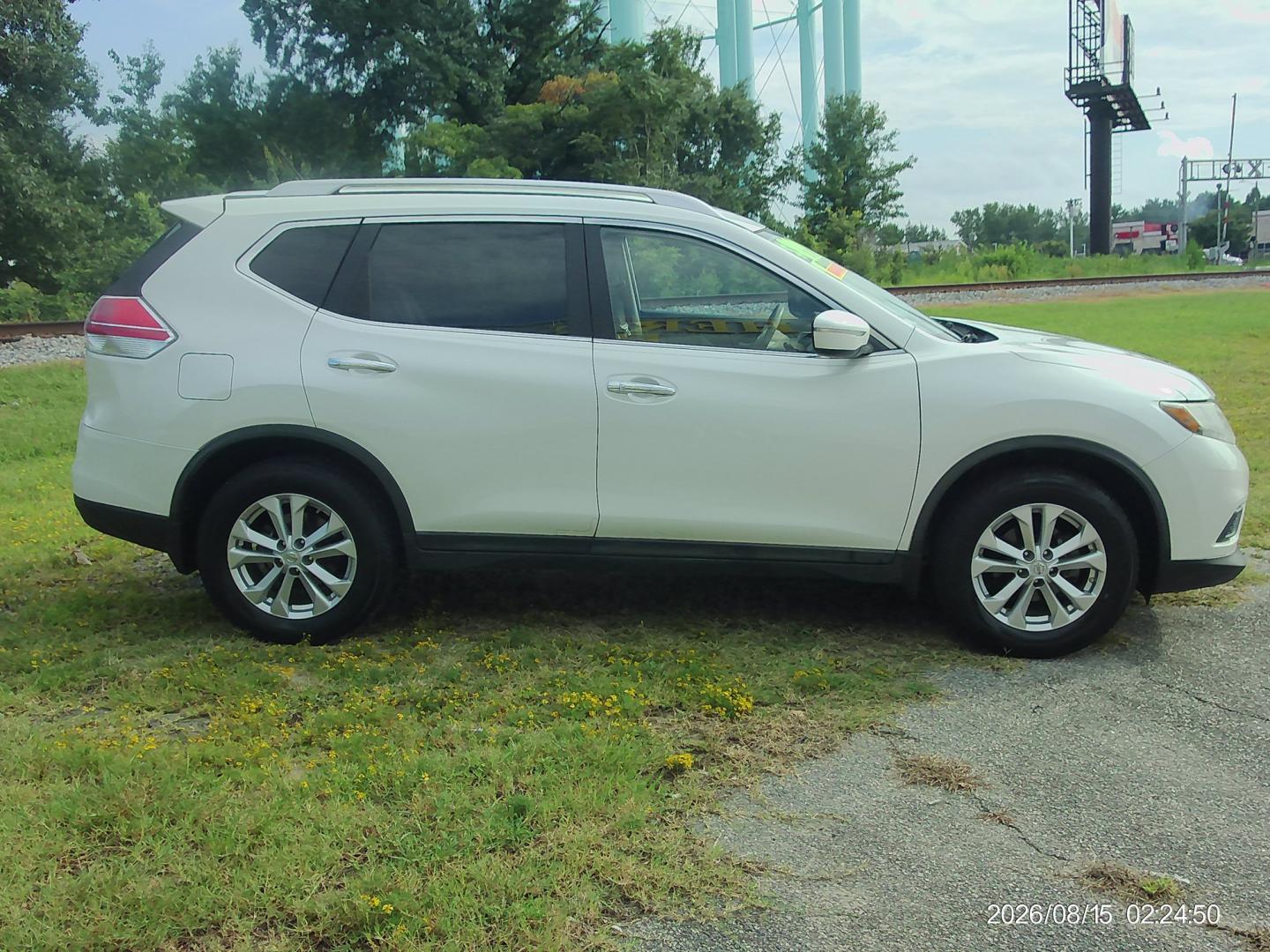 2015 Nissan Rogue S 2WD (KNMAT2MT2FP) with an 2.5L L4 DOHC 16V engine, CVT transmission, located at 2553 Airline Blvd, Portsmouth, VA, 23701, (757) 488-8331, 36.813889, -76.357597 - ***VEHICLE TERMS*** Down Payment: $899 Weekly Payment: $115 APR: 23.9% Repayment Terms: 42 Months *** CALL ELIZABETH SMITH - DIRECTOR OF MARKETING @ 757-488-8331 TO SCHEDULE YOUR APPOINTMENT TODAY AND GET PRE-APPROVED RIGHT OVER THE PHONE***- Photo#4