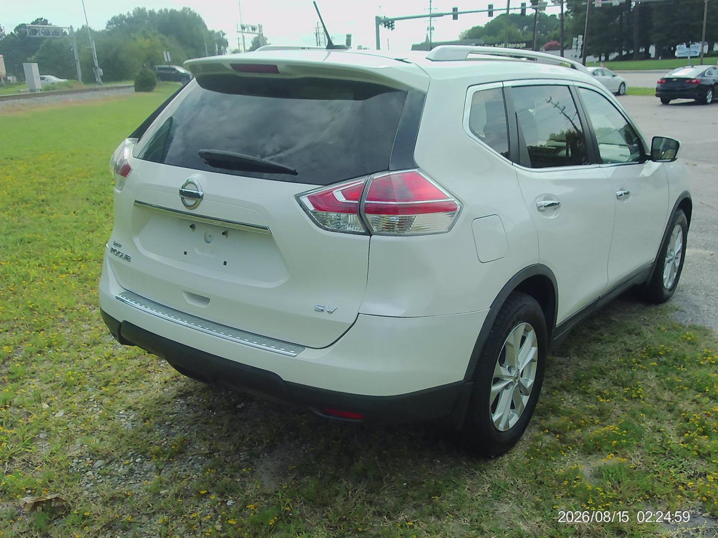 2015 Nissan Rogue S 2WD (KNMAT2MT2FP) with an 2.5L L4 DOHC 16V engine, CVT transmission, located at 2553 Airline Blvd, Portsmouth, VA, 23701, (757) 488-8331, 36.813889, -76.357597 - ***VEHICLE TERMS*** Down Payment: $899 Weekly Payment: $115 APR: 23.9% Repayment Terms: 42 Months *** CALL ELIZABETH SMITH - DIRECTOR OF MARKETING @ 757-488-8331 TO SCHEDULE YOUR APPOINTMENT TODAY AND GET PRE-APPROVED RIGHT OVER THE PHONE***- Photo#5