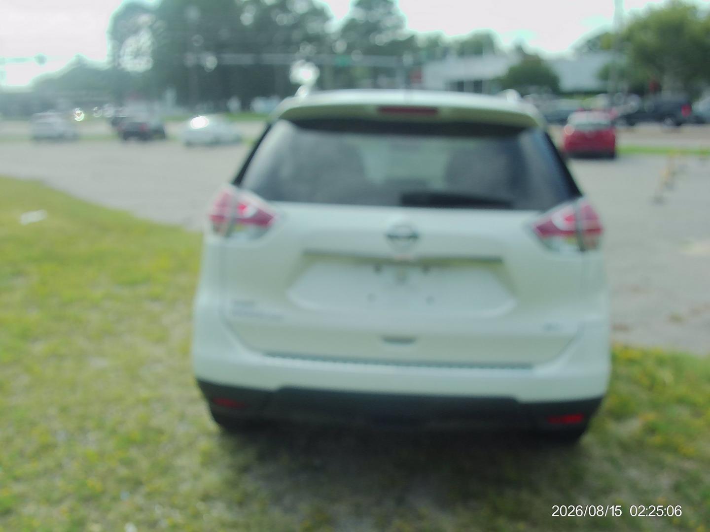 2015 Nissan Rogue S 2WD (KNMAT2MT2FP) with an 2.5L L4 DOHC 16V engine, CVT transmission, located at 2553 Airline Blvd, Portsmouth, VA, 23701, (757) 488-8331, 36.813889, -76.357597 - ***VEHICLE TERMS*** Down Payment: $899 Weekly Payment: $115 APR: 23.9% Repayment Terms: 42 Months *** CALL ELIZABETH SMITH - DIRECTOR OF MARKETING @ 757-488-8331 TO SCHEDULE YOUR APPOINTMENT TODAY AND GET PRE-APPROVED RIGHT OVER THE PHONE***- Photo#6