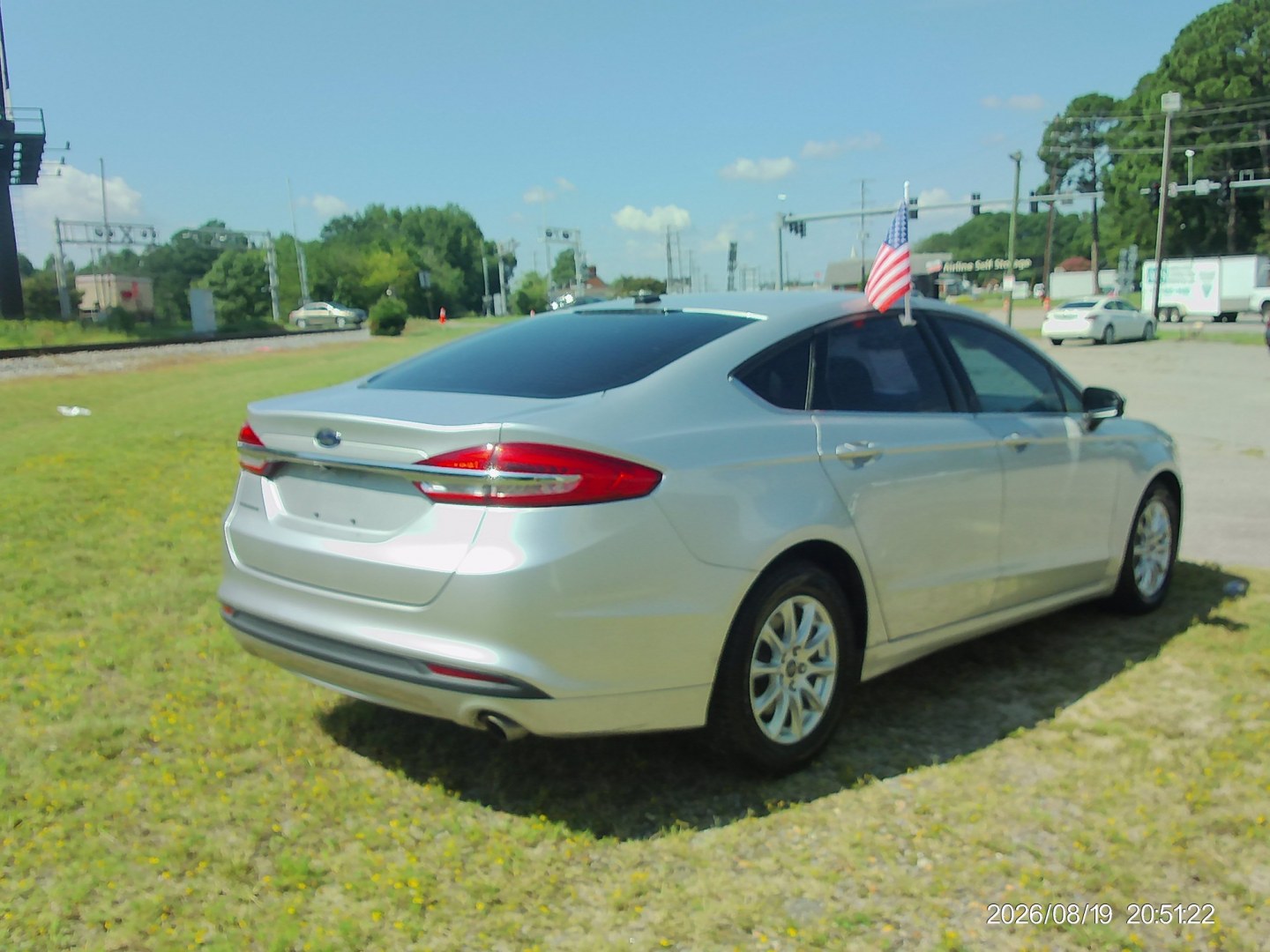 2018 Silver Ford Fusion S (3FA6P0G7XJR) with an 2.5L L4 DOHC 16V engine, 6A transmission, located at 2553 Airline Blvd, Portsmouth, VA, 23701, (757) 488-8331, 36.813889, -76.357597- Photo#5