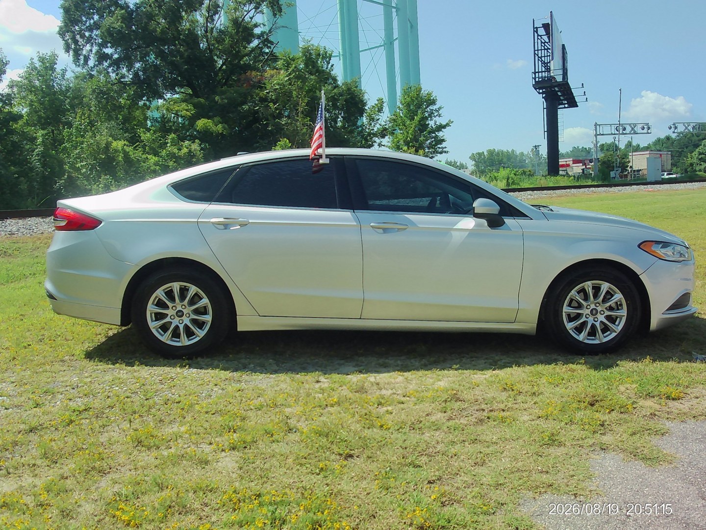 2018 Silver Ford Fusion S (3FA6P0G7XJR) with an 2.5L L4 DOHC 16V engine, 6A transmission, located at 2553 Airline Blvd, Portsmouth, VA, 23701, (757) 488-8331, 36.813889, -76.357597- Photo#4